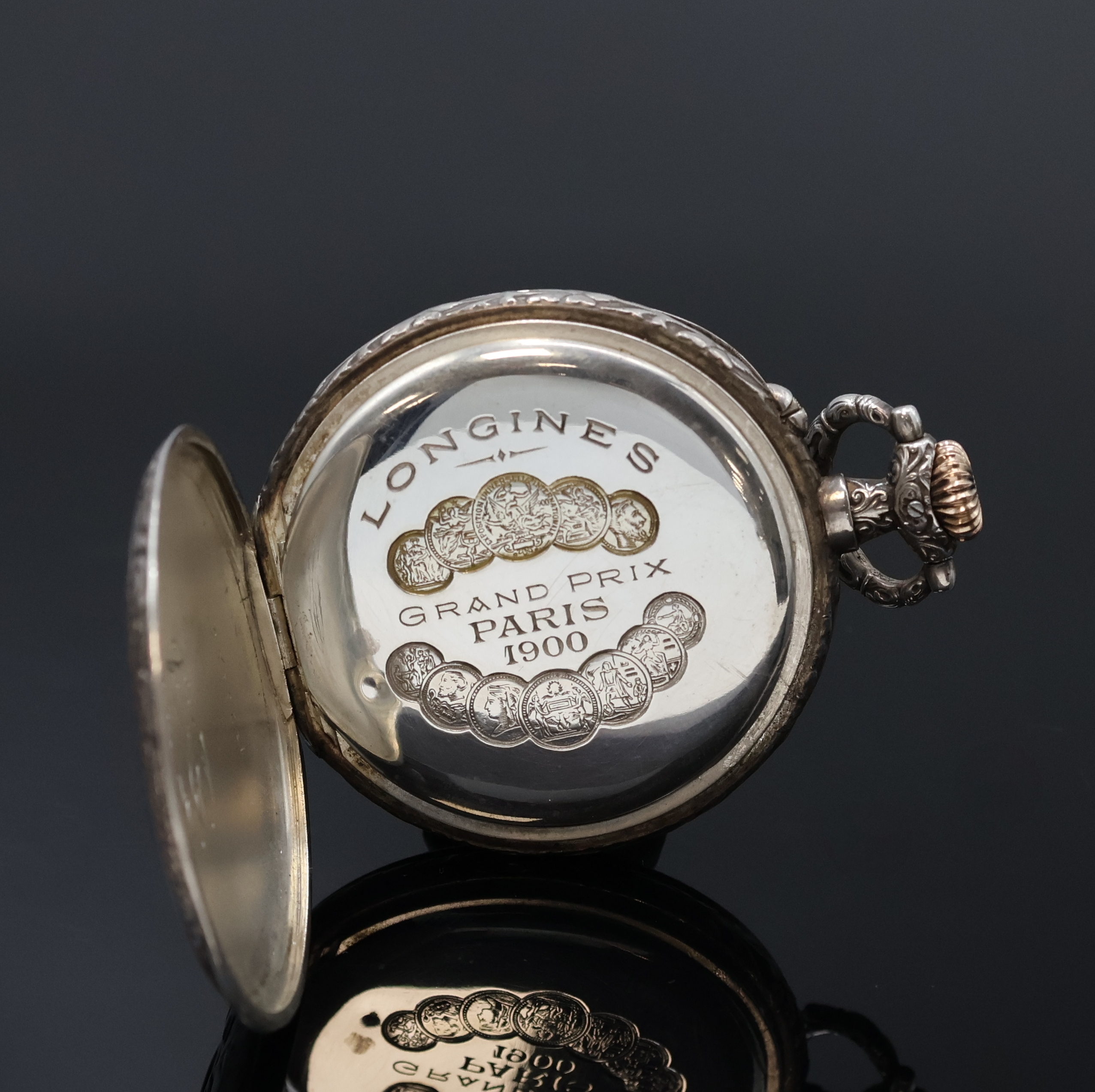Detail c: LONGINES offene Silbertaschenuhr im Relief- Gehäuse, Schweiz um 1901, schweres Geh., rücks. figurale Szene, Cuvette m. Medaillengrav., ...