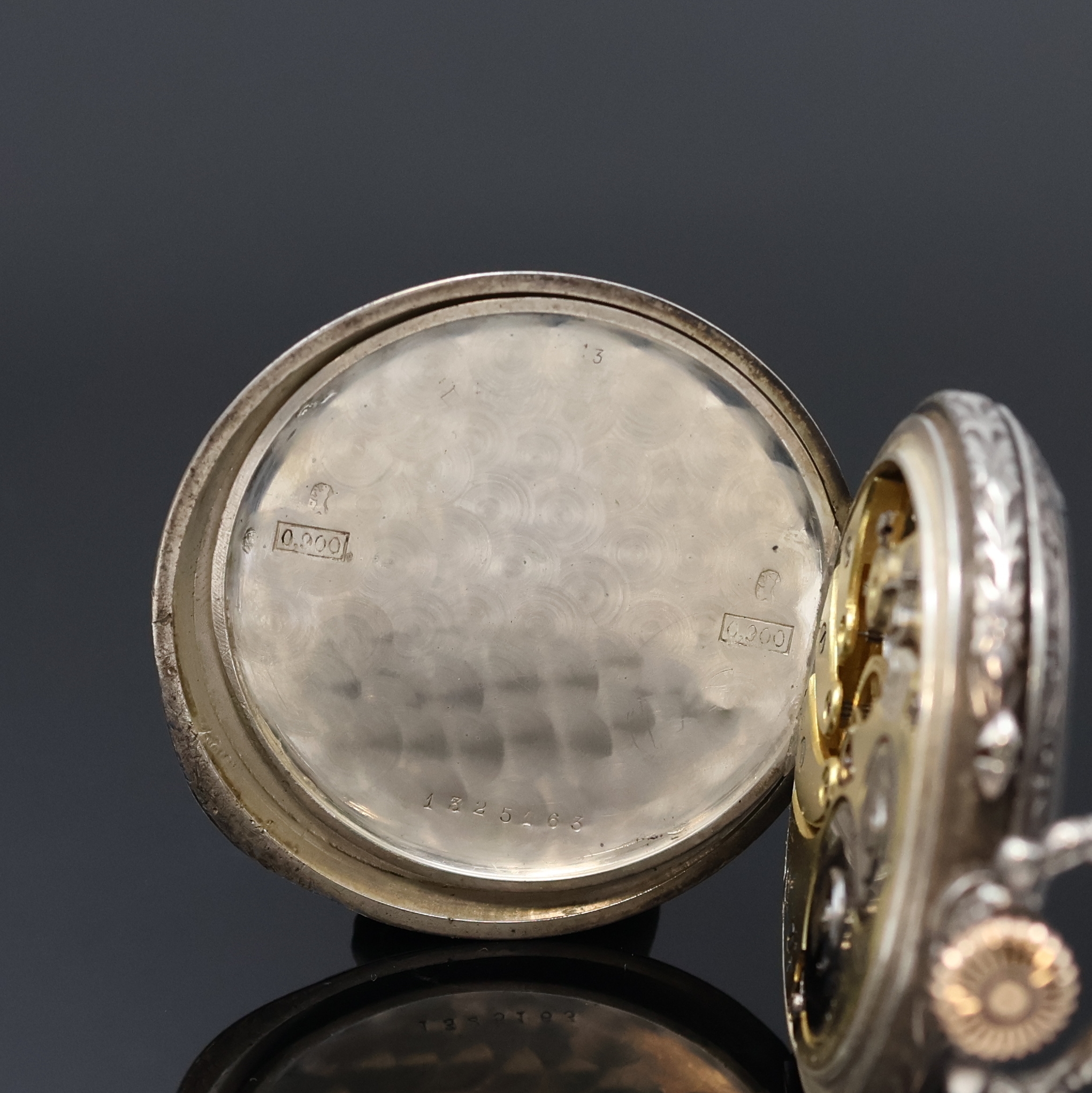 Detail d: LONGINES offene Silbertaschenuhr im Relief- Gehäuse, Schweiz um 1901, schweres Geh., rücks. figurale Szene, Cuvette m. Medaillengrav., ...