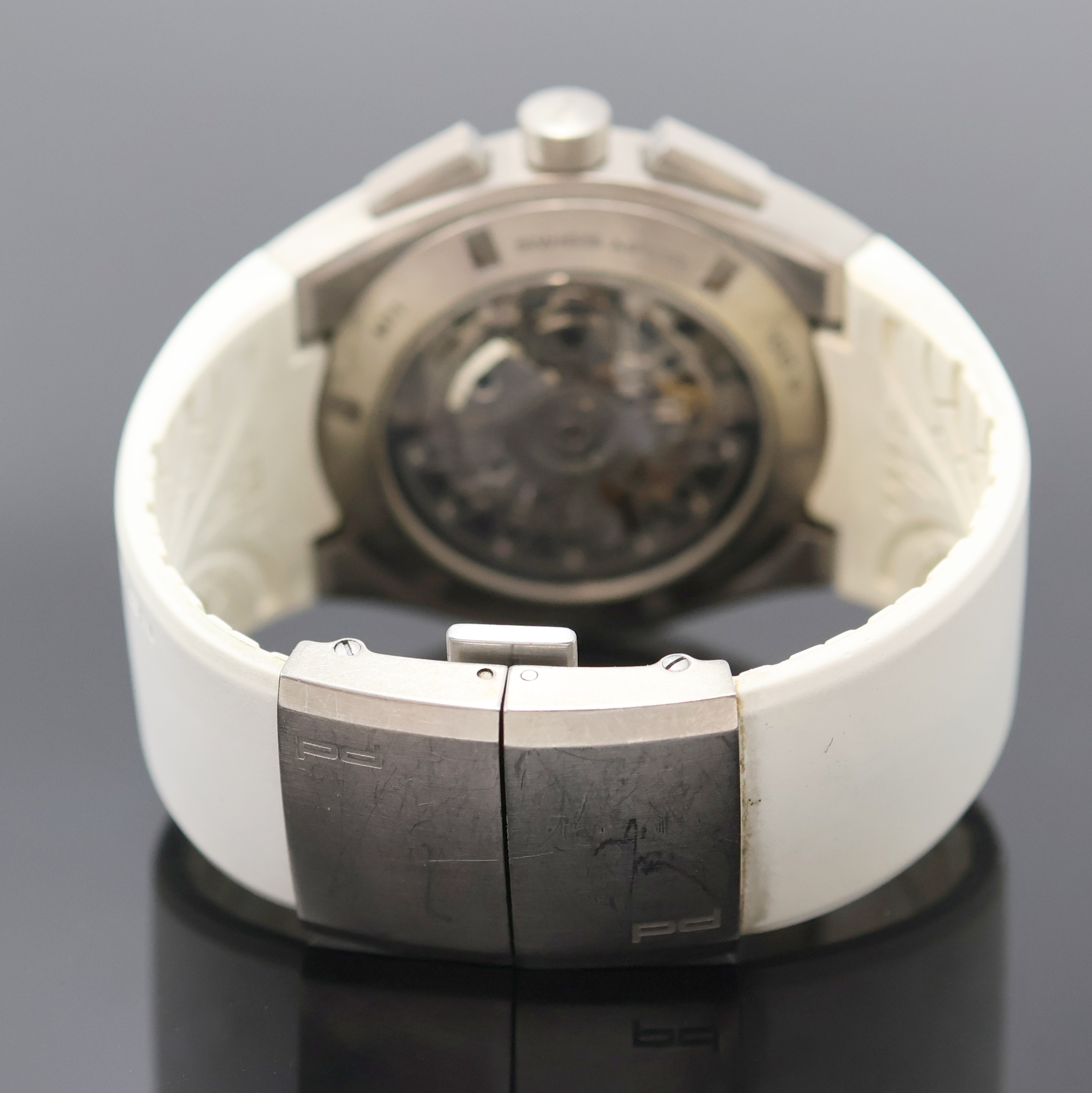 Detail b: PORSCHE DESIGN Dashboard Armbandchronograph Referenz 6620.11, Automatik, Schweiz um 2015, beids. vergl. Titangeh. inkl. Kautschukband m. dopp. ...
