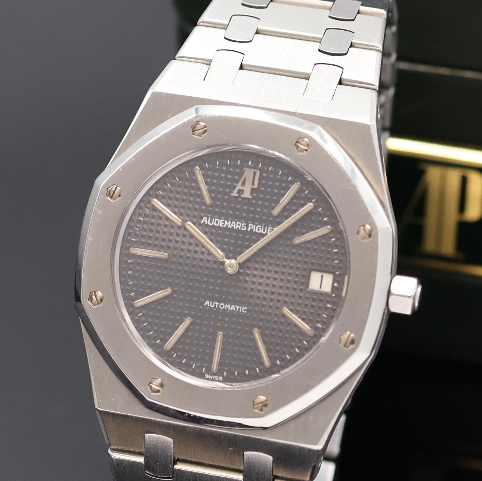 Detail a: AUDEMARS PIGUET seltene Herrenarmbanduhr Royal Oak Jumbo "D-SERIE" in Edelstahl Referenz 5402, Automatik, Schweiz um 1980, Design vonGerald ...