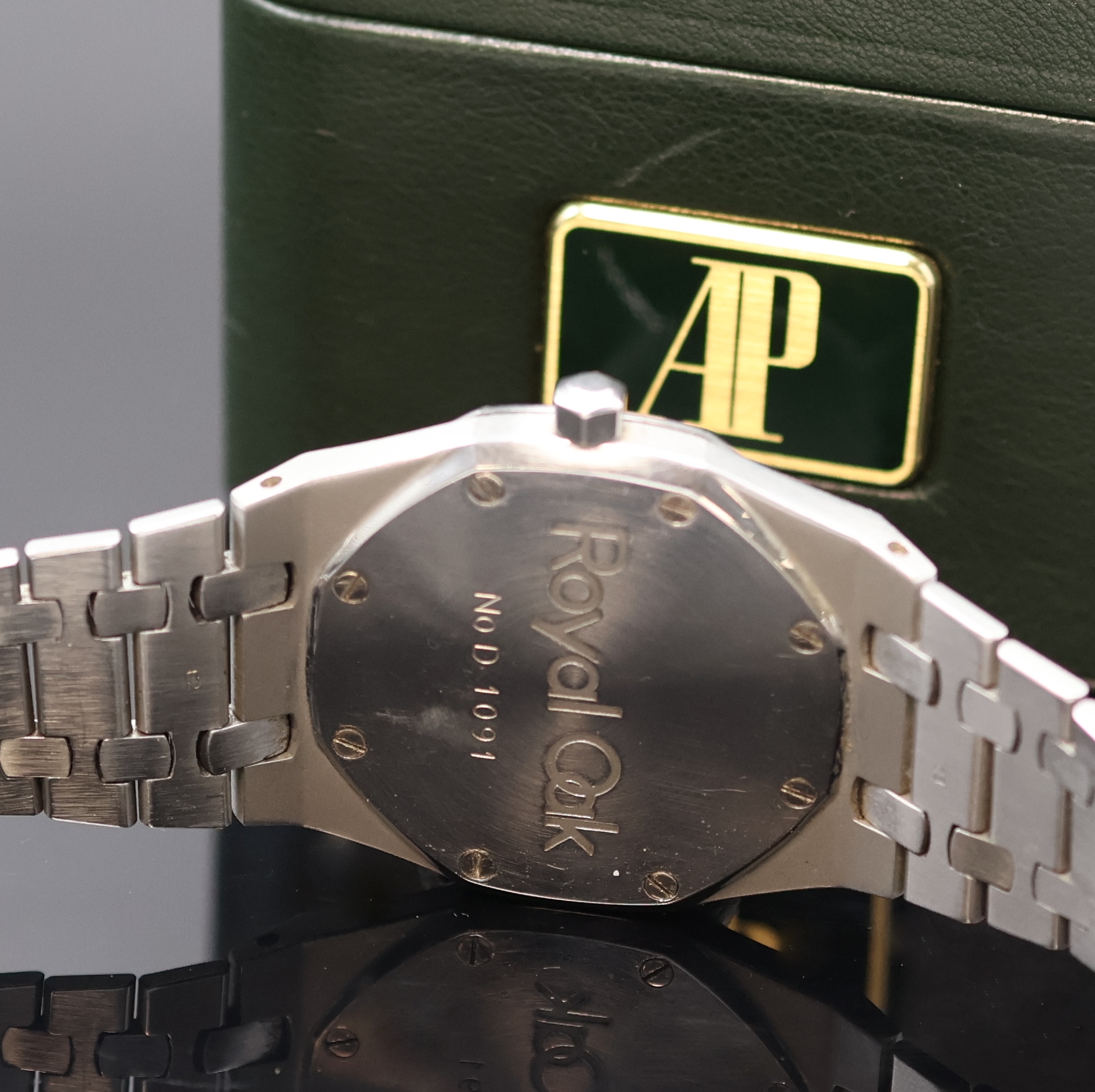 Detail e: AUDEMARS PIGUET seltene Herrenarmbanduhr Royal Oak Jumbo "D-SERIE" in Edelstahl Referenz 5402, Automatik, Schweiz um 1980, Design vonGerald ...