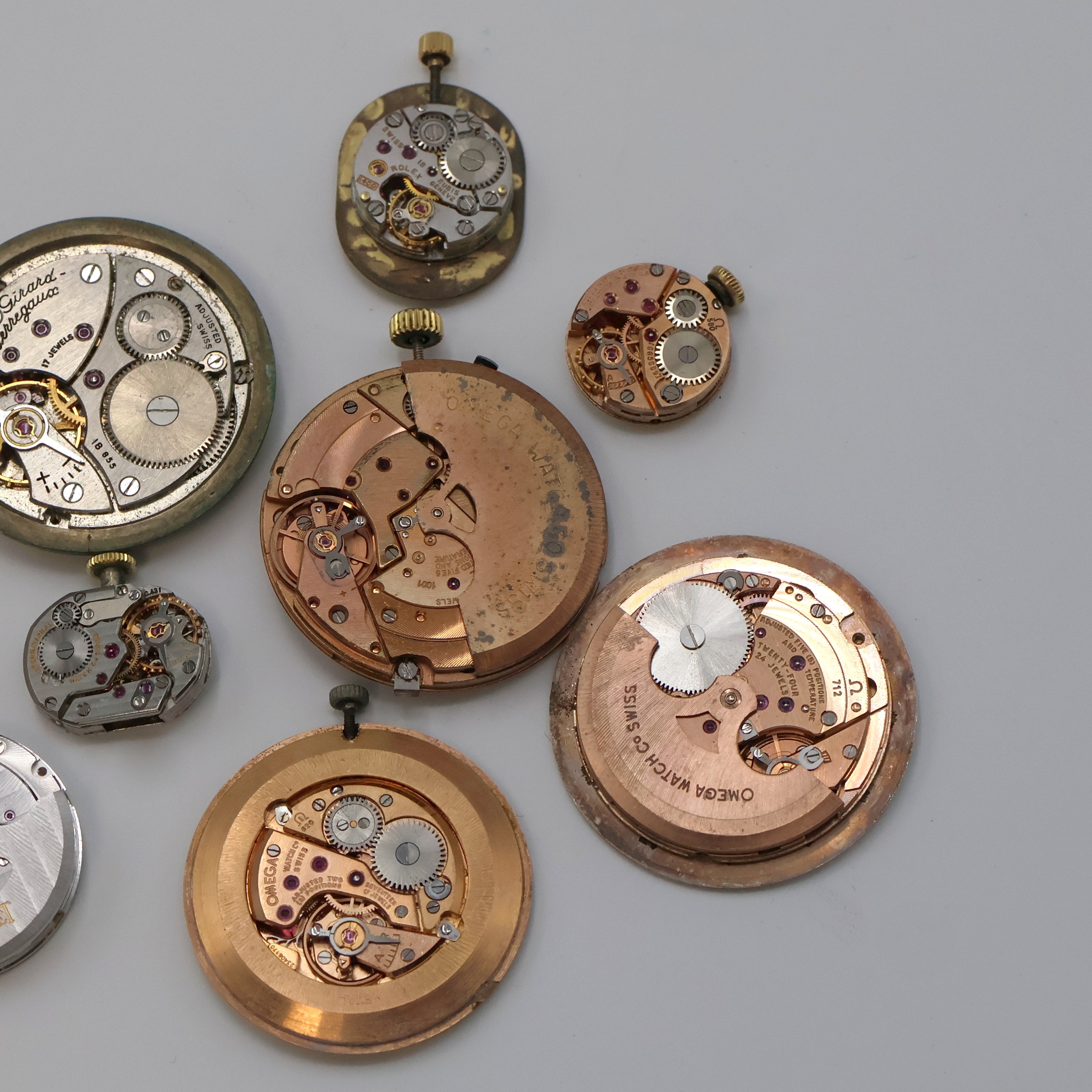 Detail a: PIAGET, ROLEX, IWC, OMEGA, GIRARD PERREGAUX 9 Armbanduhrwerke, Schweiz um 1950-2000, Automatik/Handaufzug, im einzelnen: OMEGA 1001, 712, 620, 2 x ...