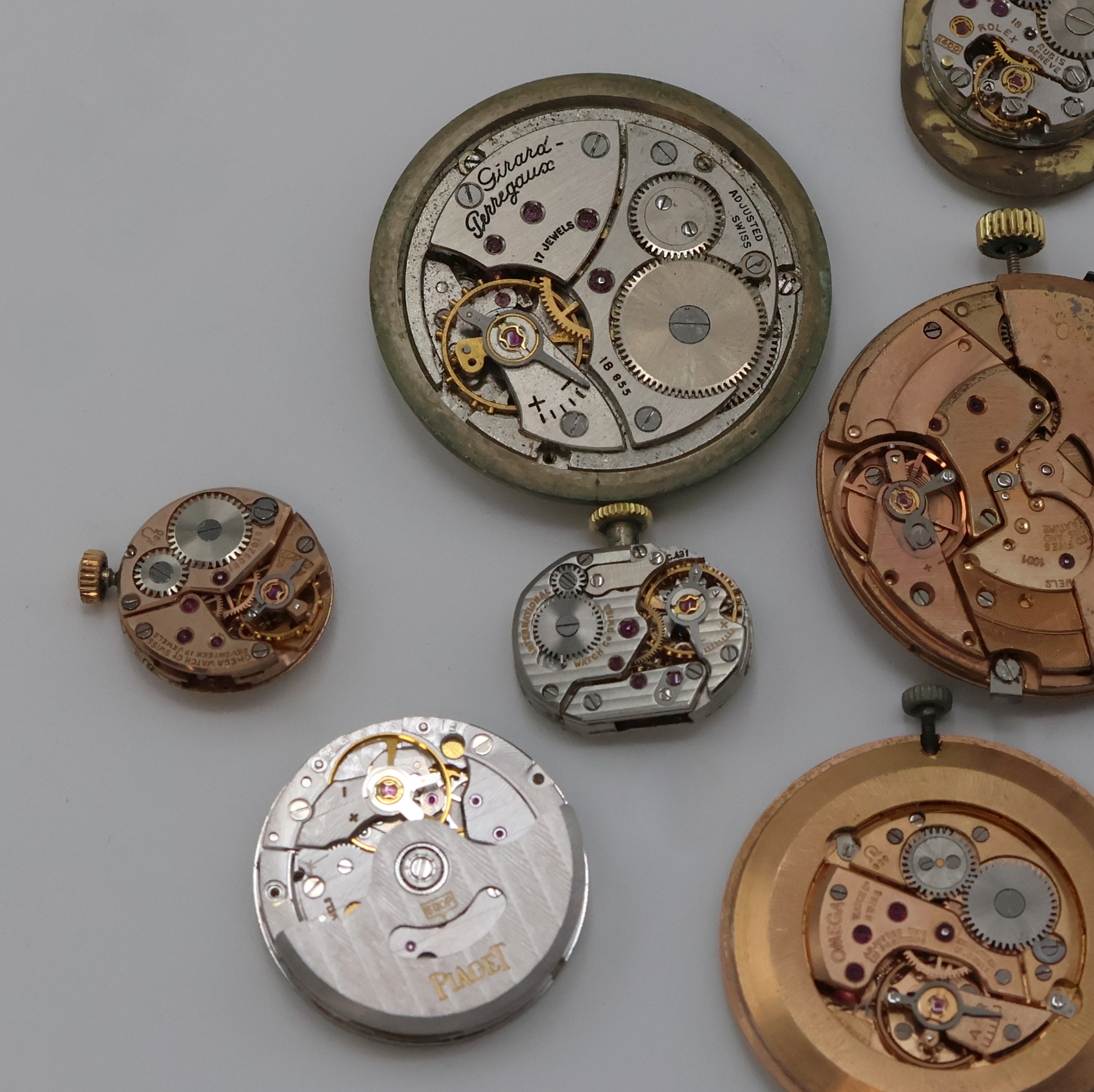 Detail b: PIAGET, ROLEX, IWC, OMEGA, GIRARD PERREGAUX 9 Armbanduhrwerke, Schweiz um 1950-2000, Automatik/Handaufzug, im einzelnen: OMEGA 1001, 712, 620, 2 x ...