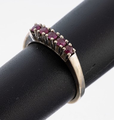 Image 26975337 - 14 kt Gold Rubin-Ring, WG 585/000, 5 kl. rundfacett. Rubine, RW 55, ca. 3.1 g, neue ...