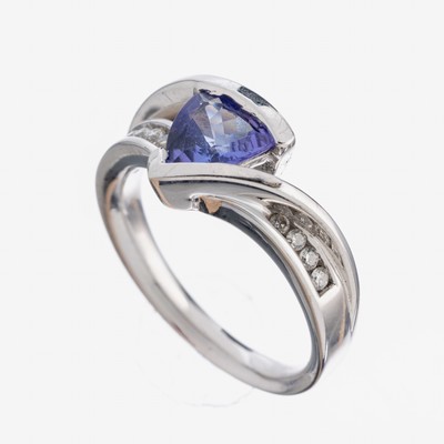Image 26975341 - 18 kt Gold Tansanit-Brillant-Ring, WG 750/000, Tansanit-Triangel ca. 1.25 ct, 10 ...