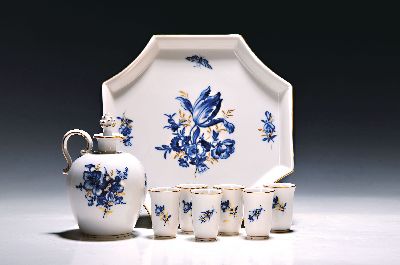 Image 26975347 - Likörservice, Meissen, 20. Jh., 2. Wahl, Tablett, Karaffe, blaue Blumenmalerei, ...