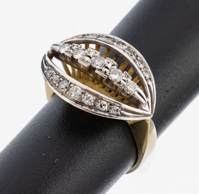 Image 26975386 - 14 kt Gold Diamant-Ring, 1950er Jahre, GG/WG 585/000, 5 Brillanten zus. ca. 0.20 ct ...