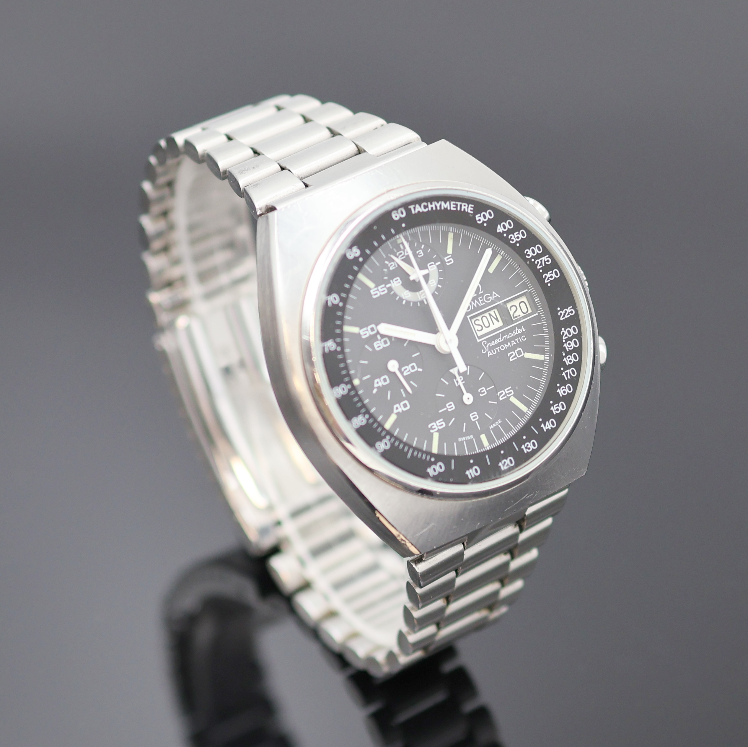 Detail b: OMEGA Speedmaster Armbandchronograph Referenz 176.0012, Schweiz um 1985, Automatik, Edelstahlgeh. inkl. orig. Gliederband m. Faltschließe, Boden m. ...