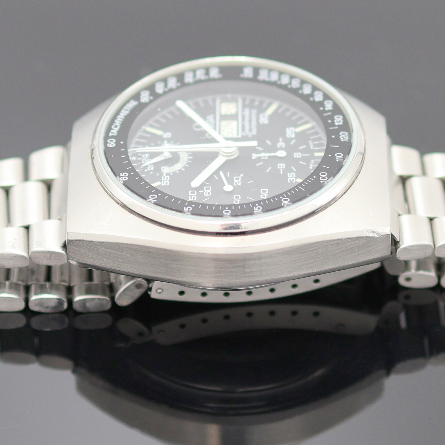 Detail e: OMEGA Speedmaster Armbandchronograph Referenz 176.0012, Schweiz um 1985, Automatik, Edelstahlgeh. inkl. orig. Gliederband m. Faltschließe, Boden m. ...