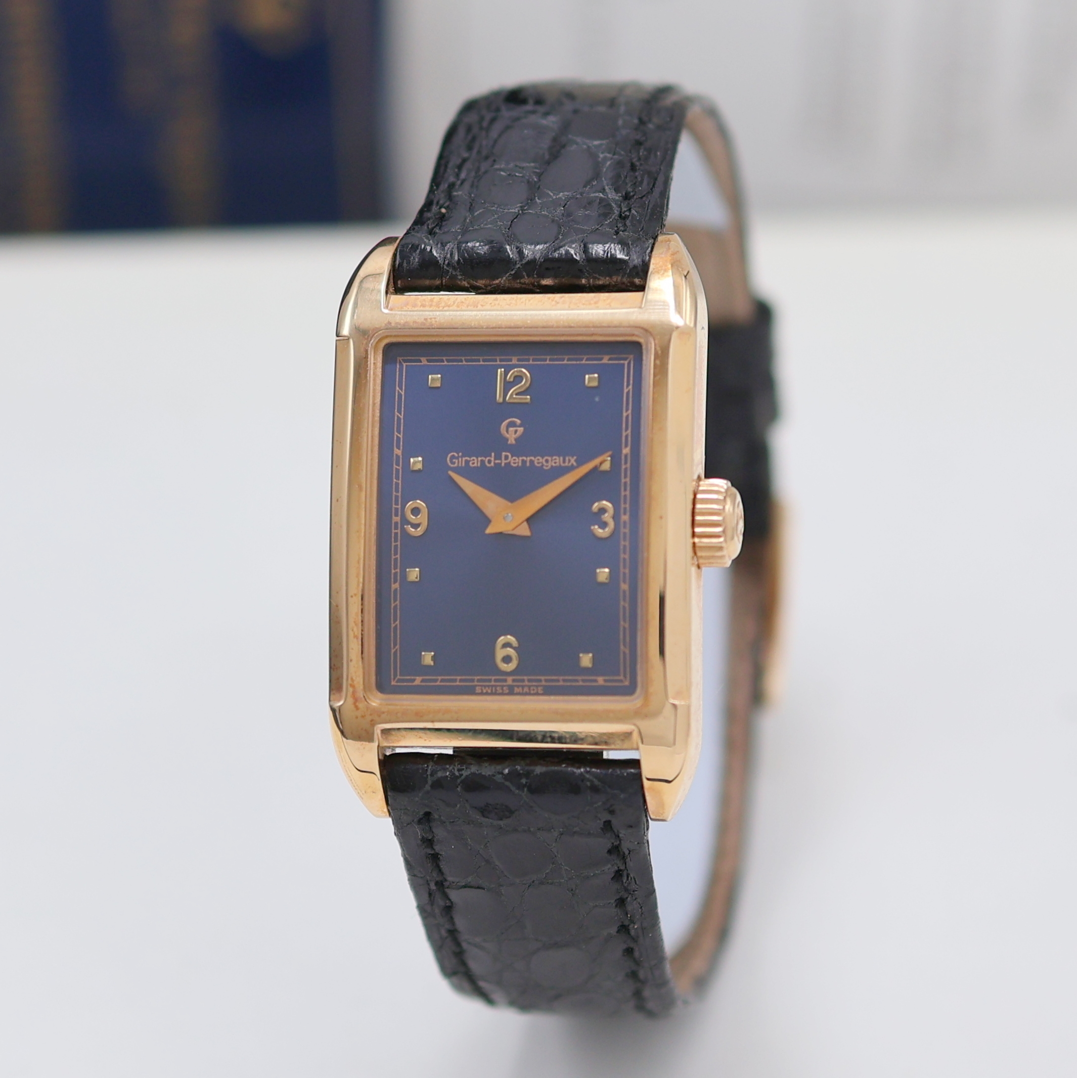 Detail b: GIRARD PERREGAUX auf 250 Stück limitierte Armbanduhr in RG 750/000 Referenz 4960, Schweiz um 1991, Handaufzug, Boden 6-fach verschr., orig. ...
