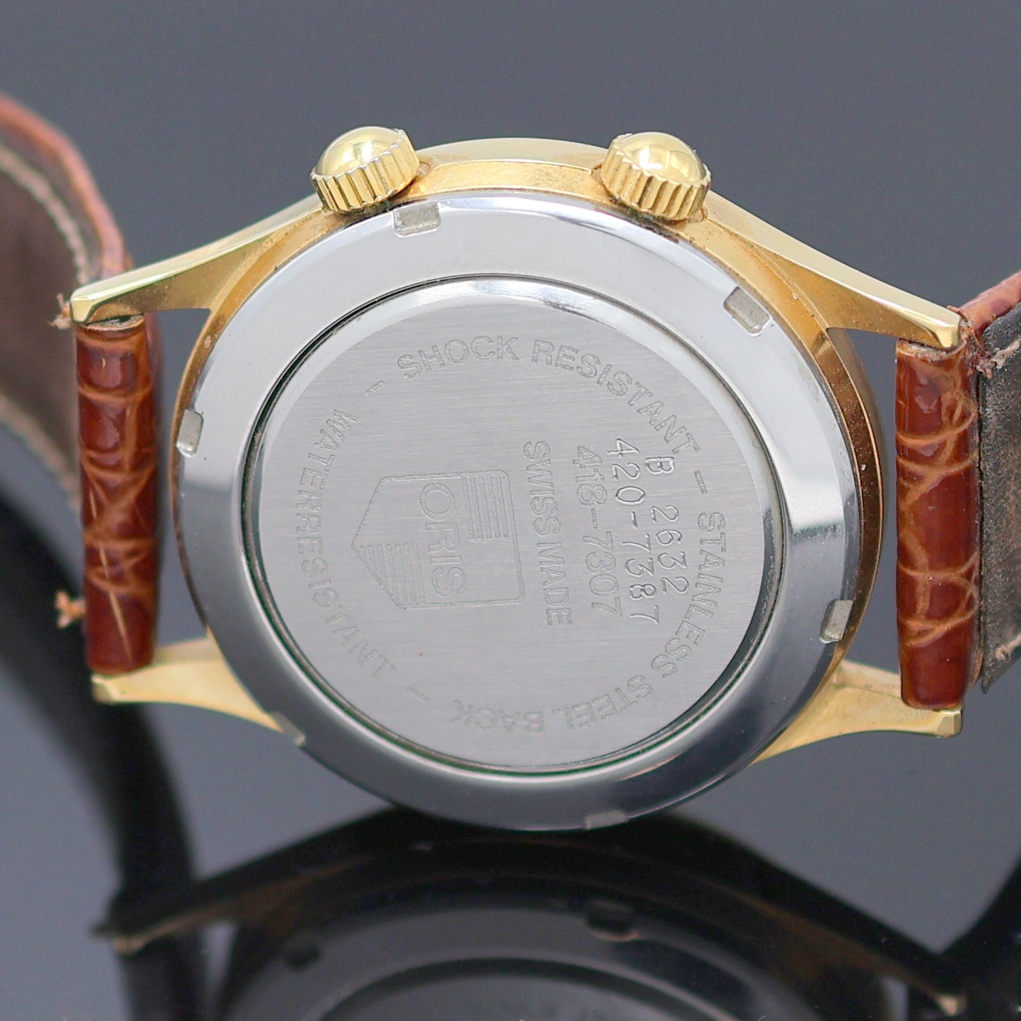 Detail d: ORIS 2 vergoldete Armbanduhren, Schweiz um 1990, Handaufzug, 1) Oris Armbandwecker, Boden verschr., silb. Duoton-Zifferbl. m. gold. Std.-Ind., ...