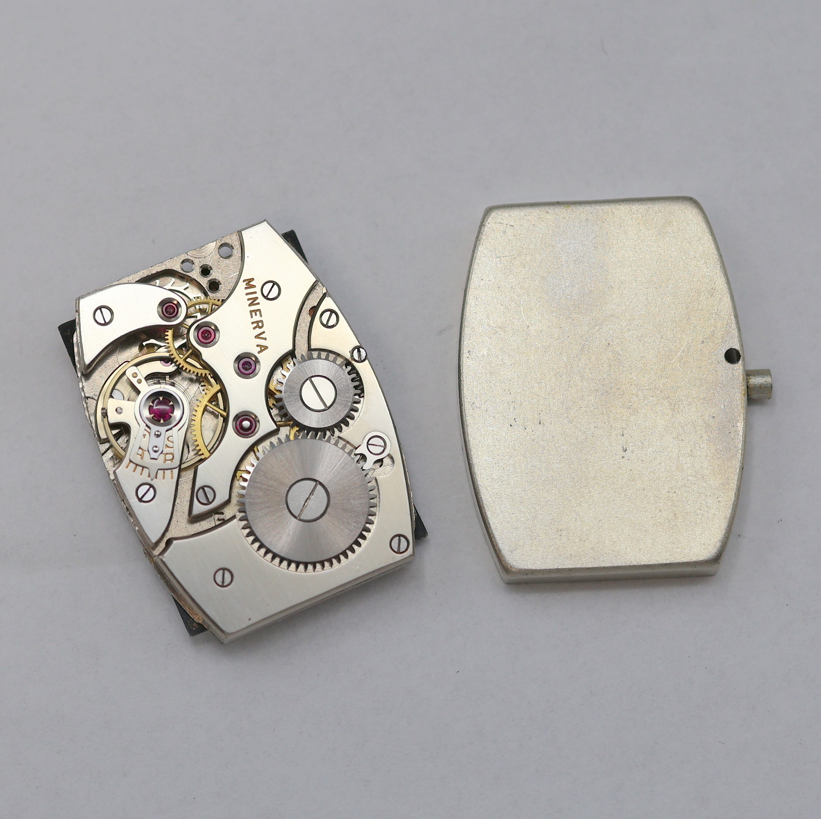 Detail h: MINERVA und REVUE 2 rechteckige Armbanduhren, Schweiz um 1950/1960, Handaufzug, 1) Minerva, verchr. Geh., Boden aufgedr., grau/schwarzes Zifferbl. m. ...