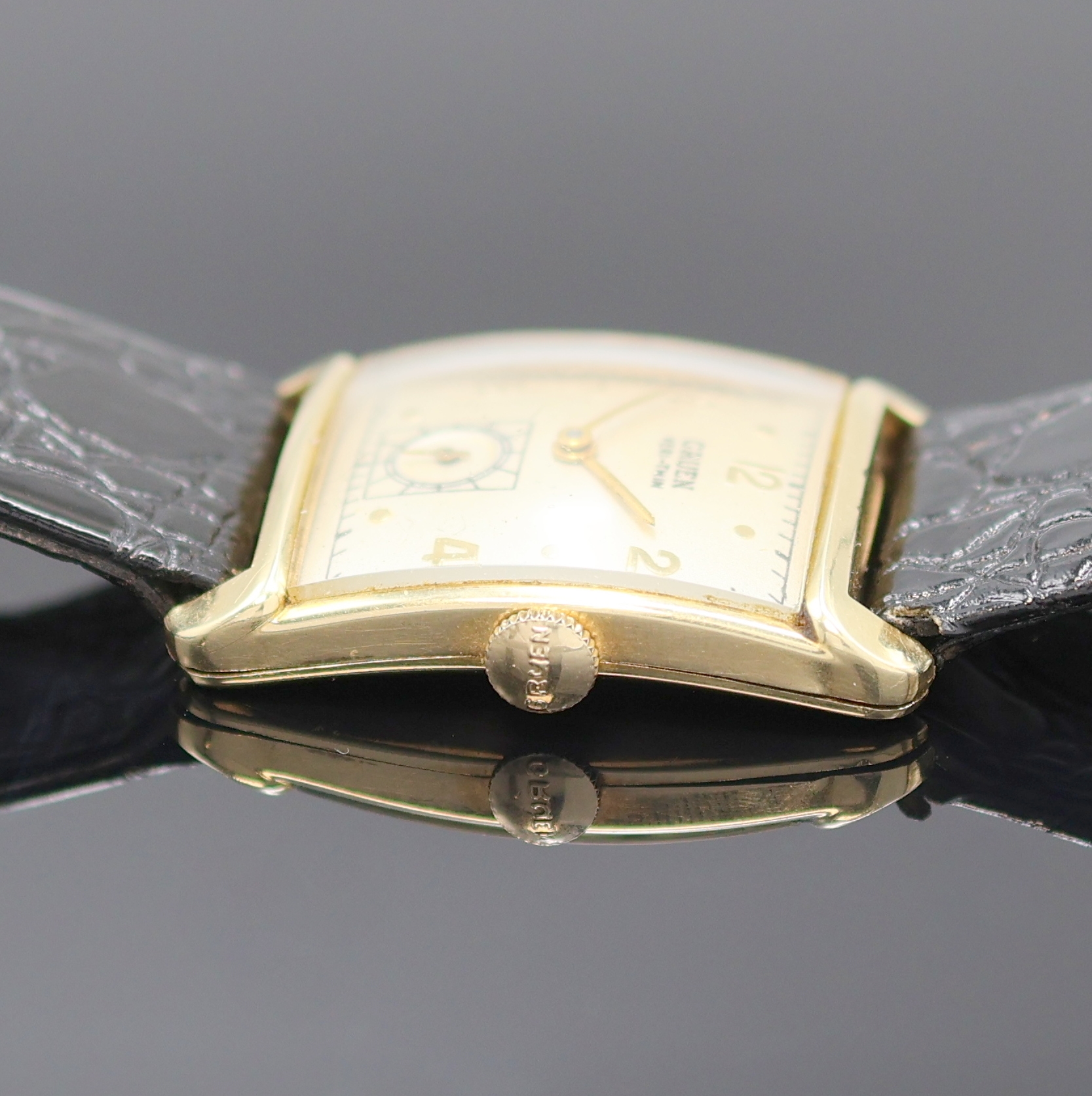 Detail c: GRUEN Verithin rechteckige Armbanduhr in GG 585/000, USA um 1945, Handaufzug, Boden aufgedr., silb. Zifferbl. rest., arab. Zahlen u. gold. Std.-Ind., ...