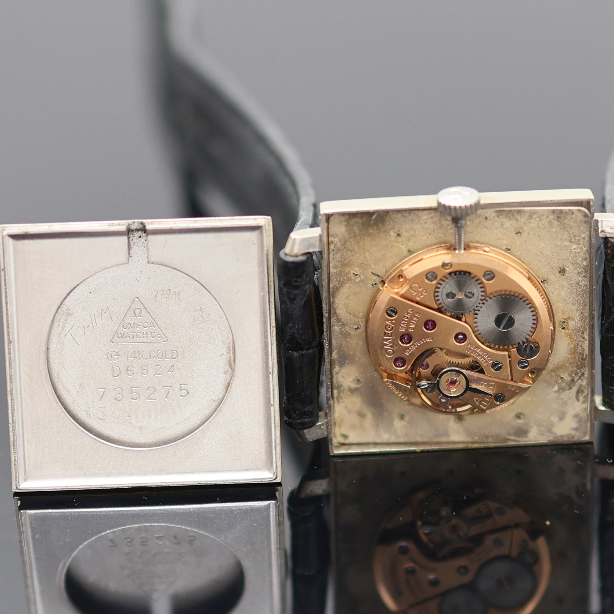 Detail d: OMEGA Armbanduhr in WG 585/000, Schweiz f. den amerikanischen Markt um 1968, Handaufzug, Boden aufgedr., silb. Zifferbl. rest., aufges. Std.-Ind., ...