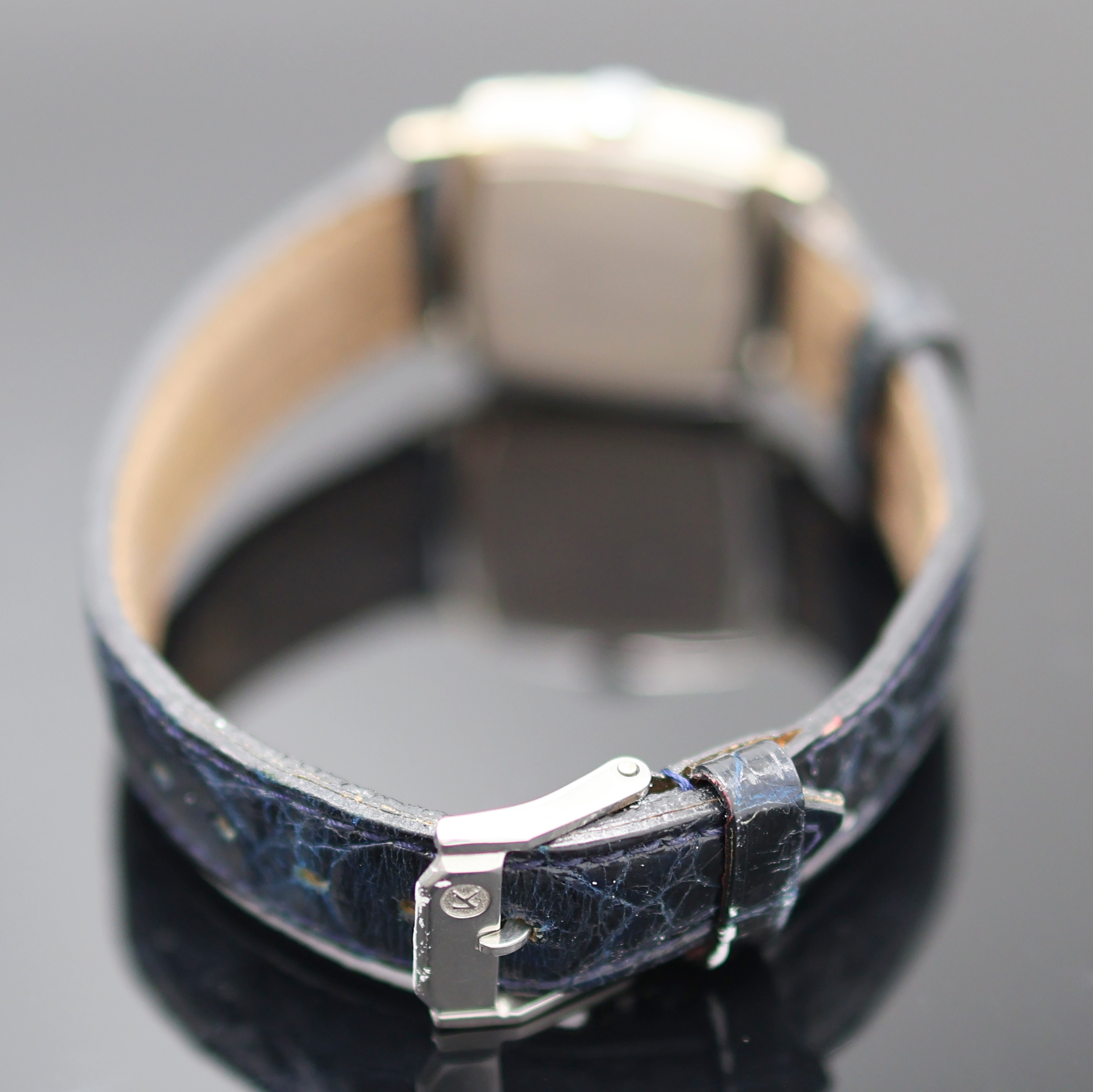 Detail b: GIRARD PERREGAUX Armbanduhr in WG 585/000 mit Diamanten, Schweiz um 1950, Handaufzug, Boden aufgedr., Lünette aufw. m. Diamanten bes., blaues ...