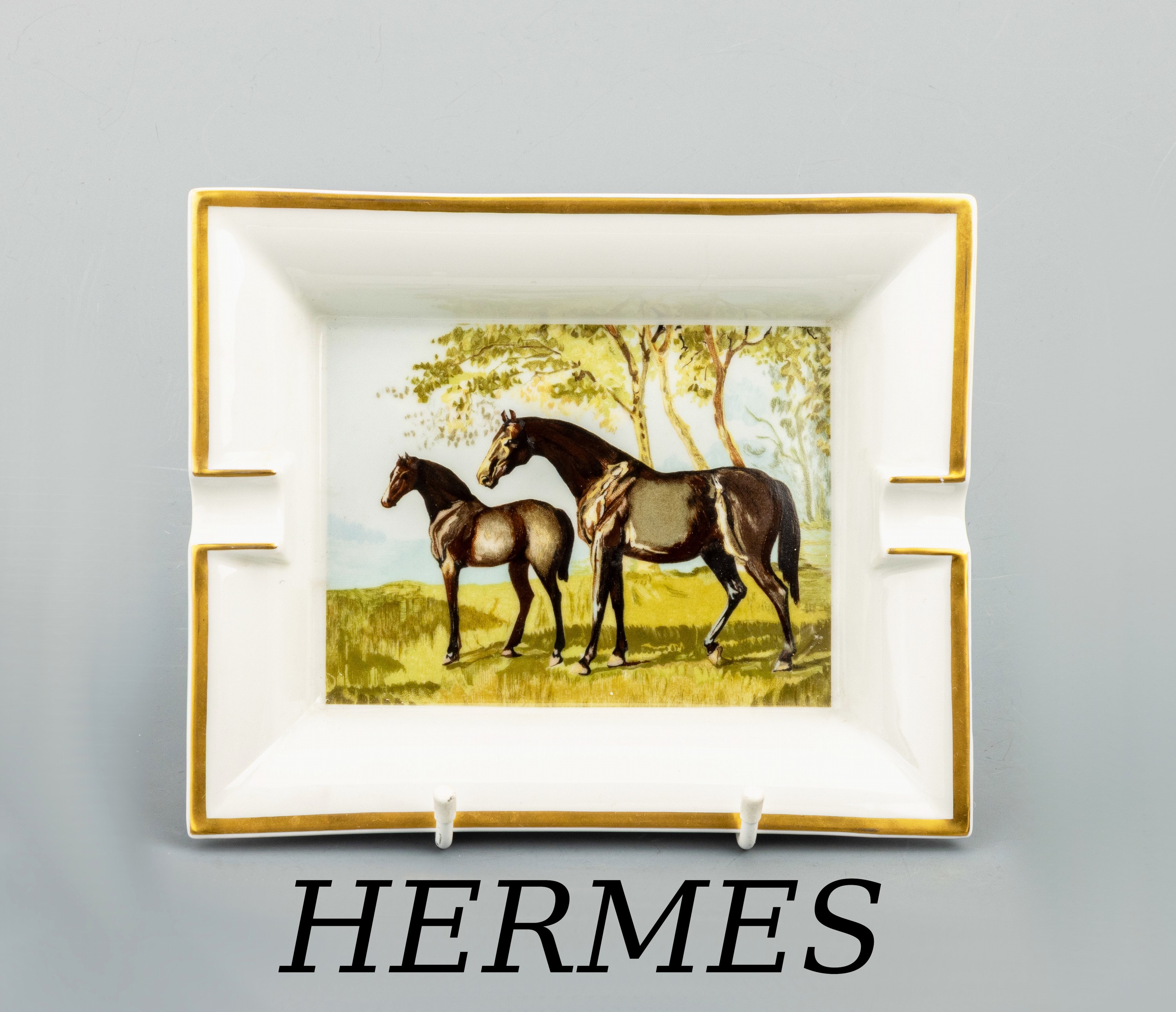 Image 26975434 - HERMES Aschenbecher, ´Pferde´, weißes Porzellan, goldfarb. Rand, Darstellung eines ...