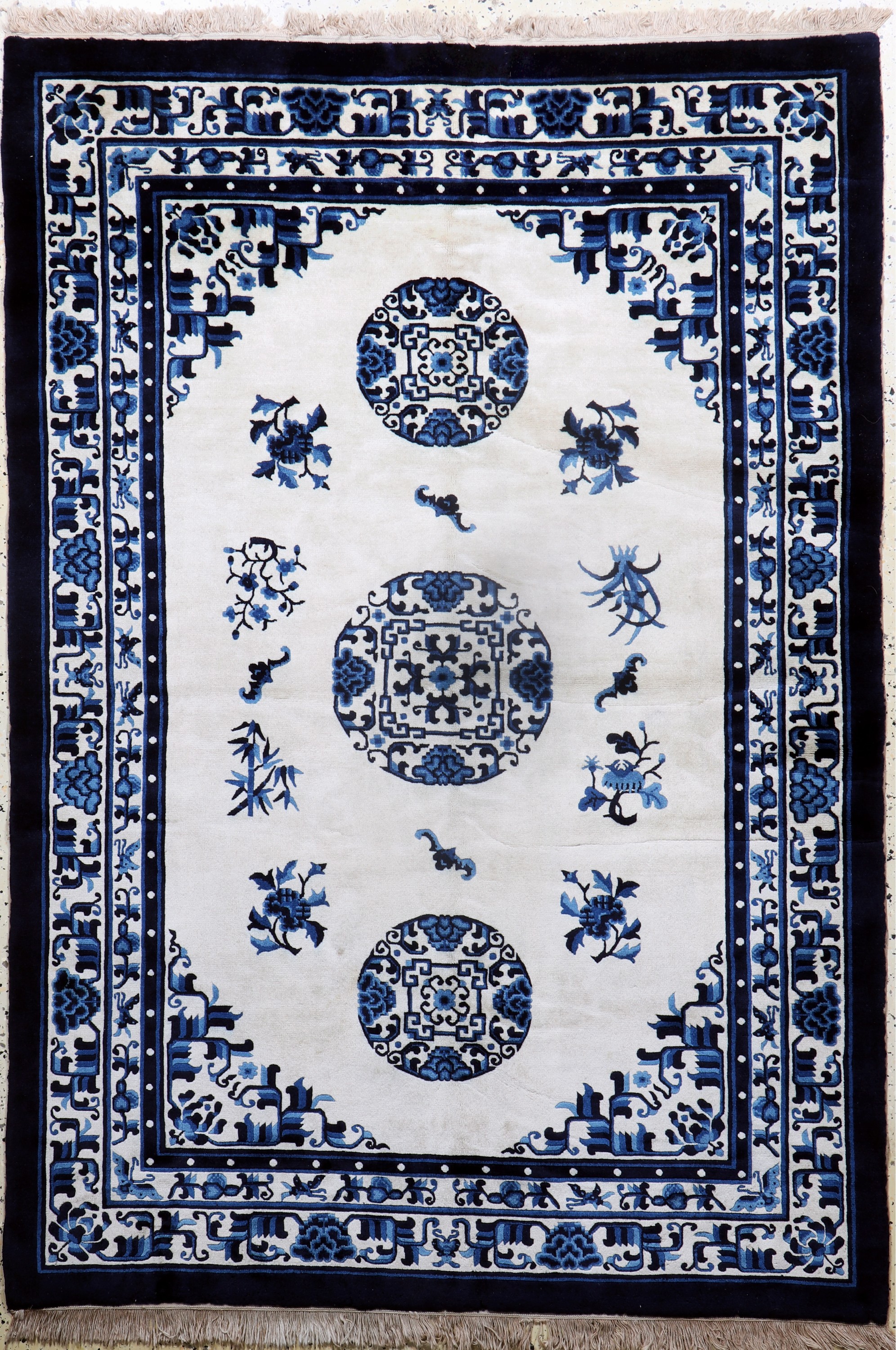 Antique finished, China, Ende 20.Jhd., Wolle auf Baumwolle, ca. 200 x 136 cm, EHZ: 2