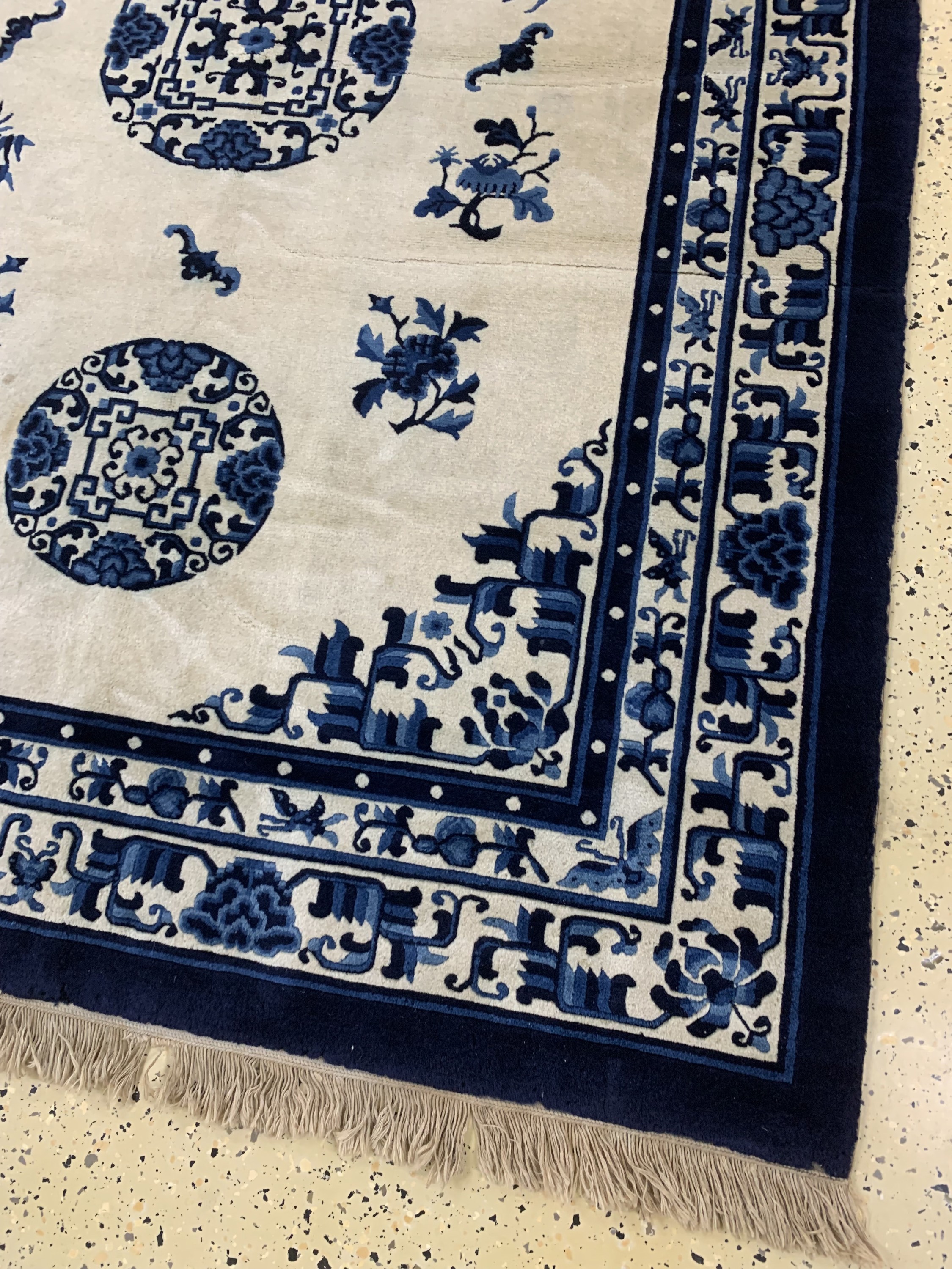 Detail b: Antique finished, China, Ende 20.Jhd., Wolle auf Baumwolle, ca. 200 x 136 cm, EHZ: 2