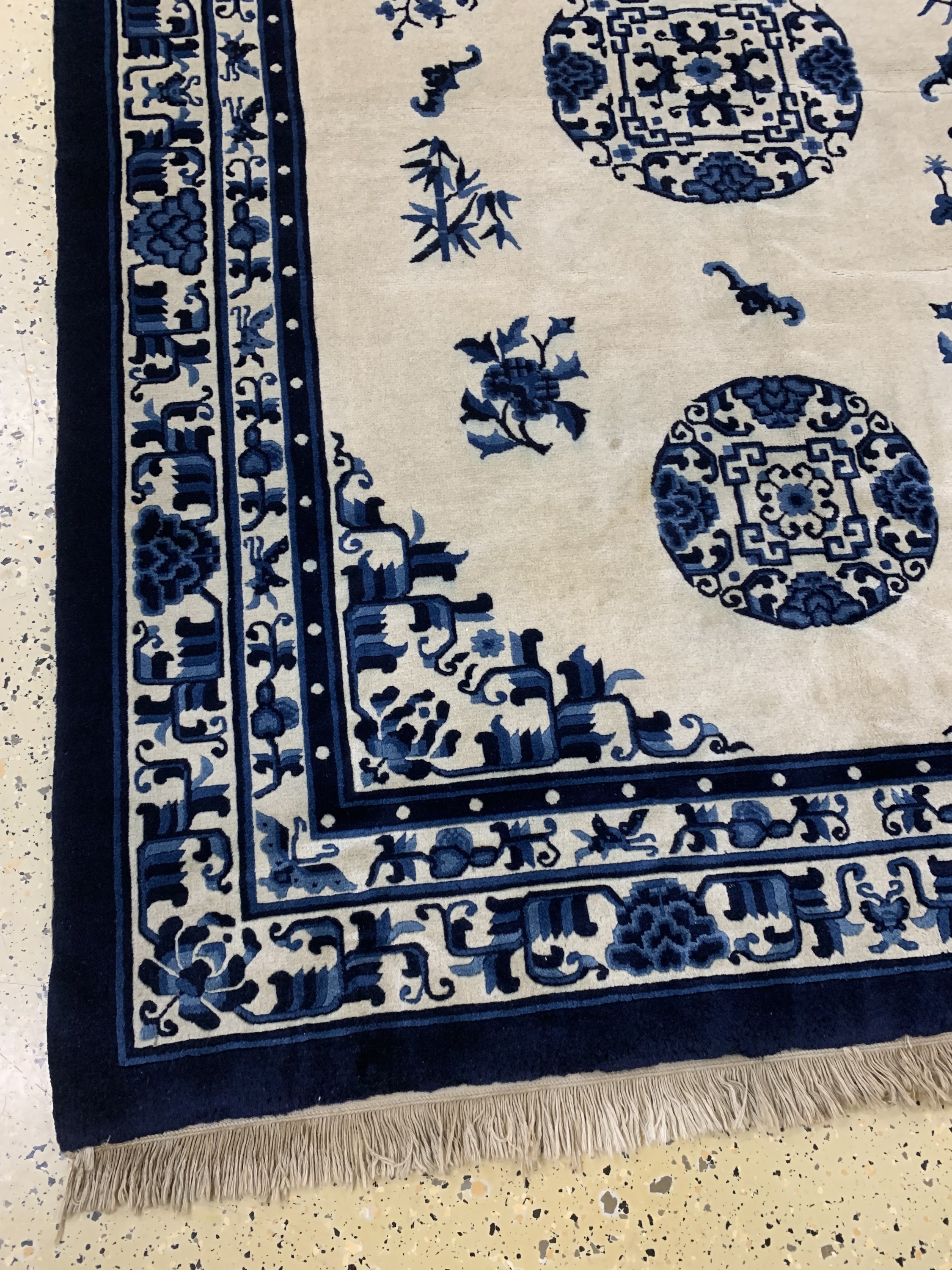 Detail c: Antique finished, China, Ende 20.Jhd., Wolle auf Baumwolle, ca. 200 x 136 cm, EHZ: 2