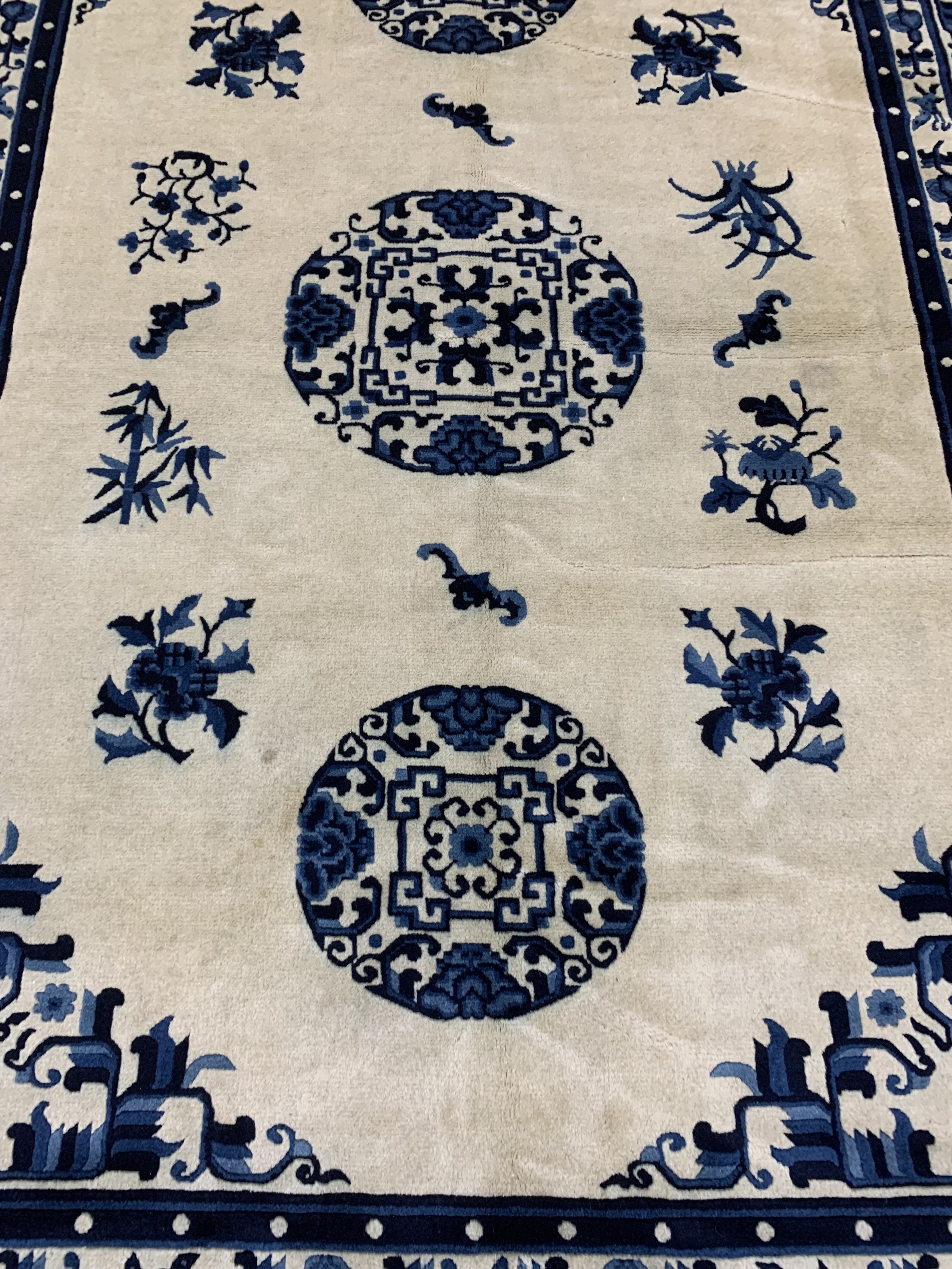 Detail d: Antique finished, China, Ende 20.Jhd., Wolle auf Baumwolle, ca. 200 x 136 cm, EHZ: 2