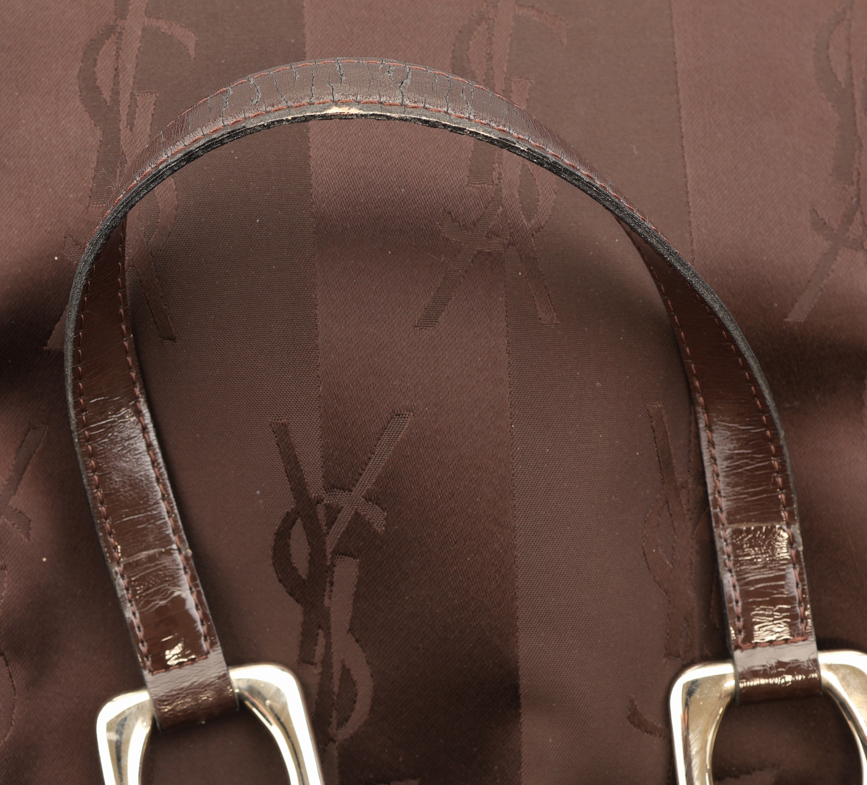 Detail f: YVES SAINT LAURENT Handtasche, braunes Nylon, changierend, Monturen und YSL Anhänger Metall vers., 2 Tragehenkel (besch.), innen schwarzer Stoff, ...
