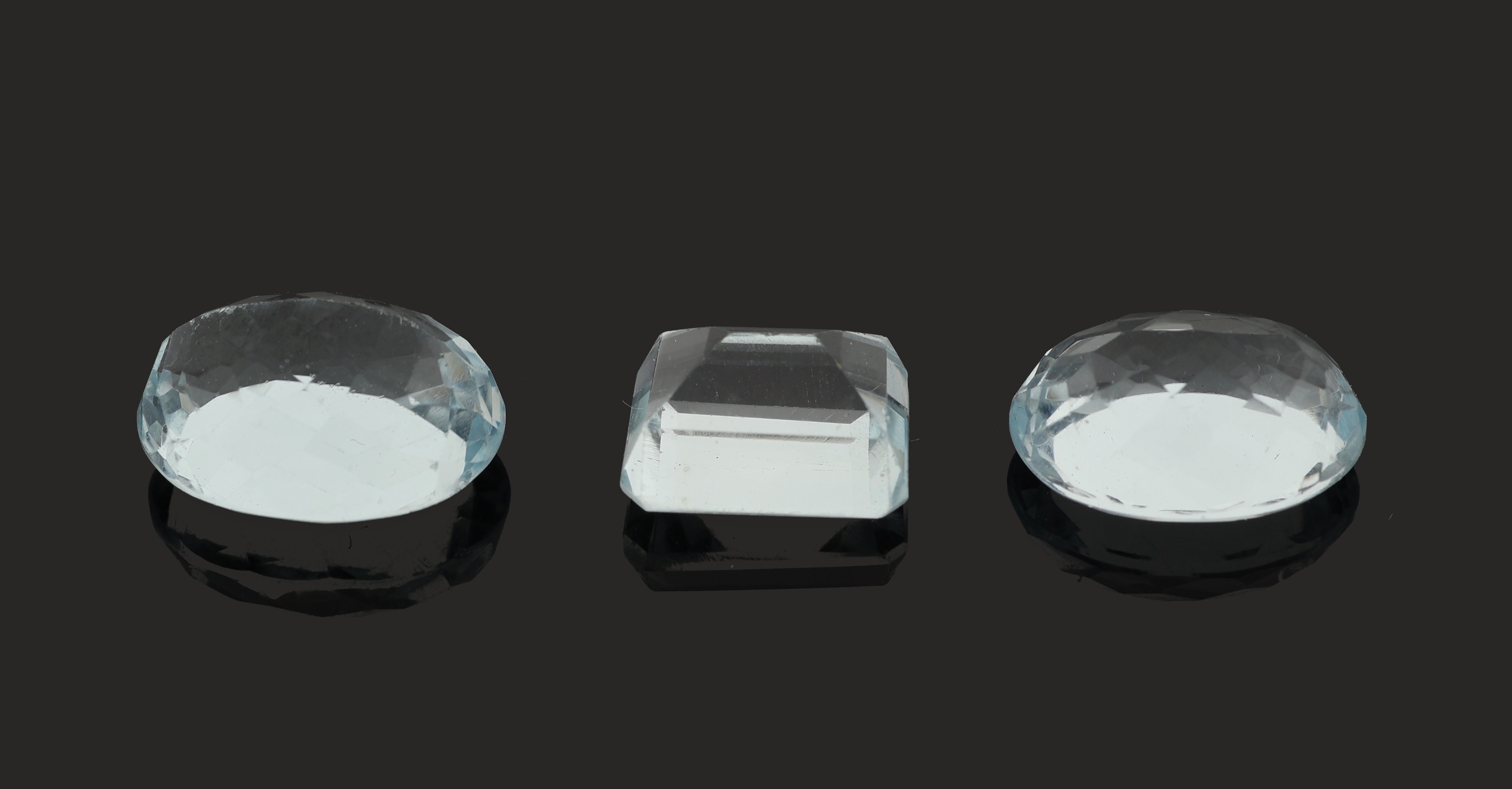 Detail a: Lot 3 lose Aquamarine, zus. ca. 14.49 ct, 2 x ovalfacett., 1 x Treppenschliff
