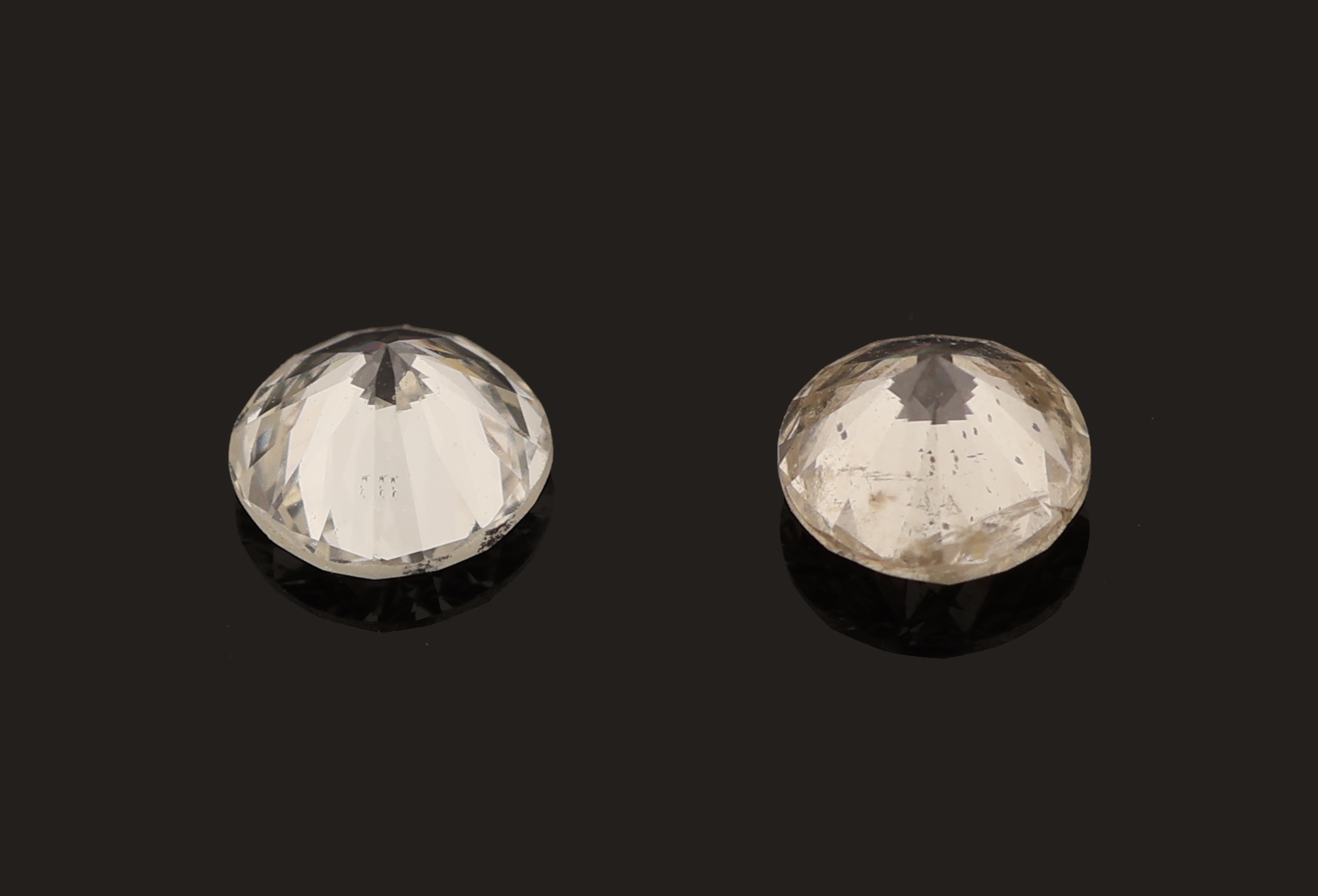 Detail a: Lot 2 lose Brillanten, zus. ca. 0.45 ct, 1x l.get.Weiß/p1, 1x get.Weiß/p1