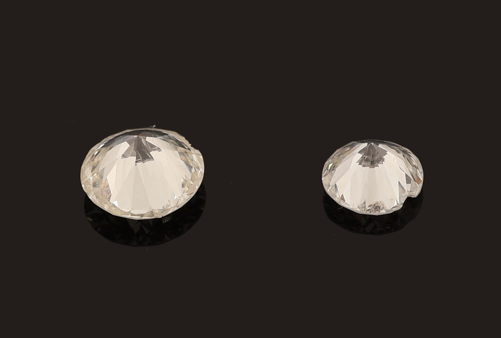 Detail a: Lot 2 lose Brillanten, zus. ca. 0.65 ct, 1x l.get.Weiß/p1, 1x get.Weiß/p1