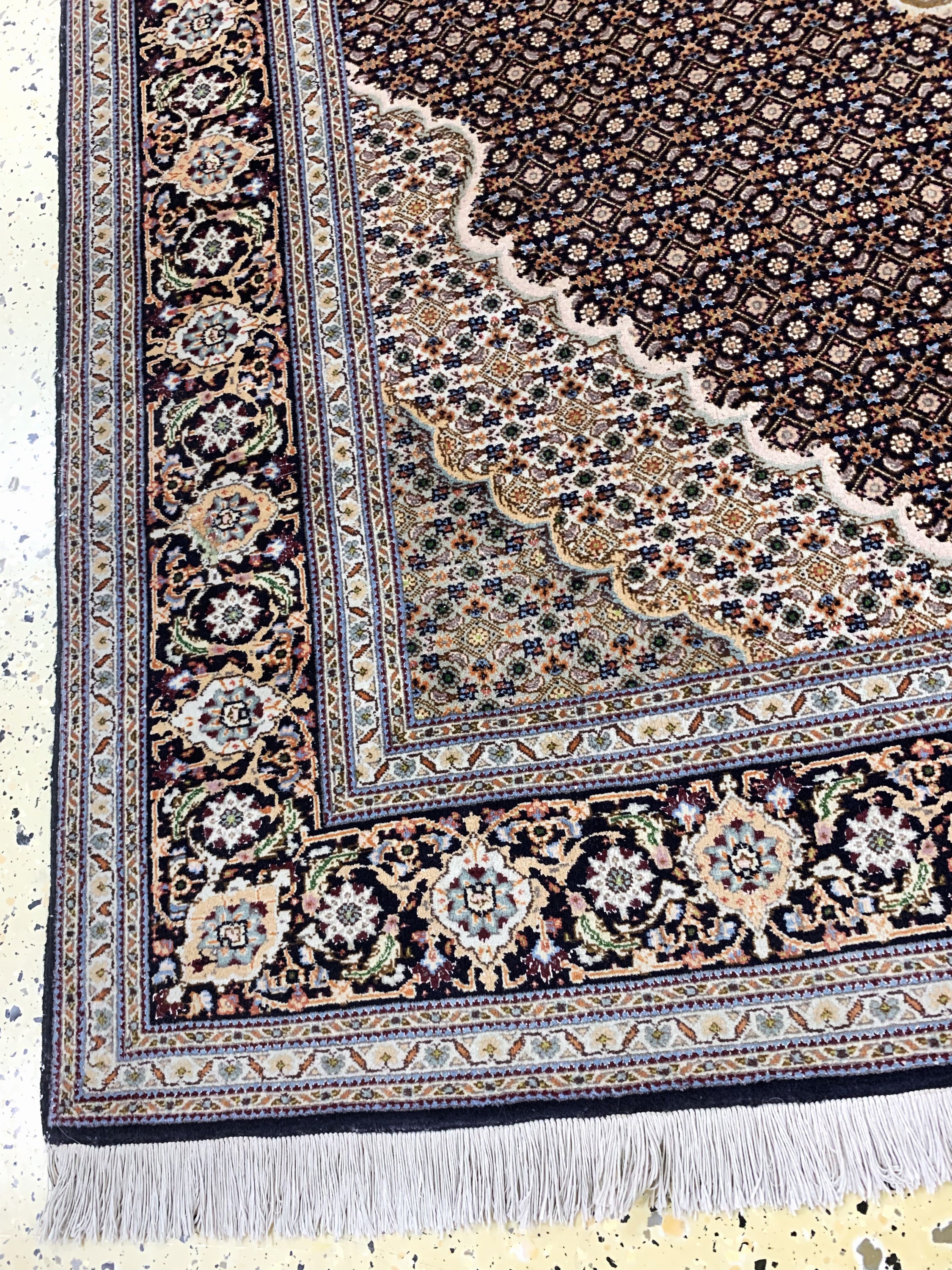 Detail b: Täbriz fein(50 Raj), Persien, Mitte 20.Jhd,Korkwolle mit Seide, ca. 200 x 150 cm, ca. 500.000 Kn/qm, EHZ: 2