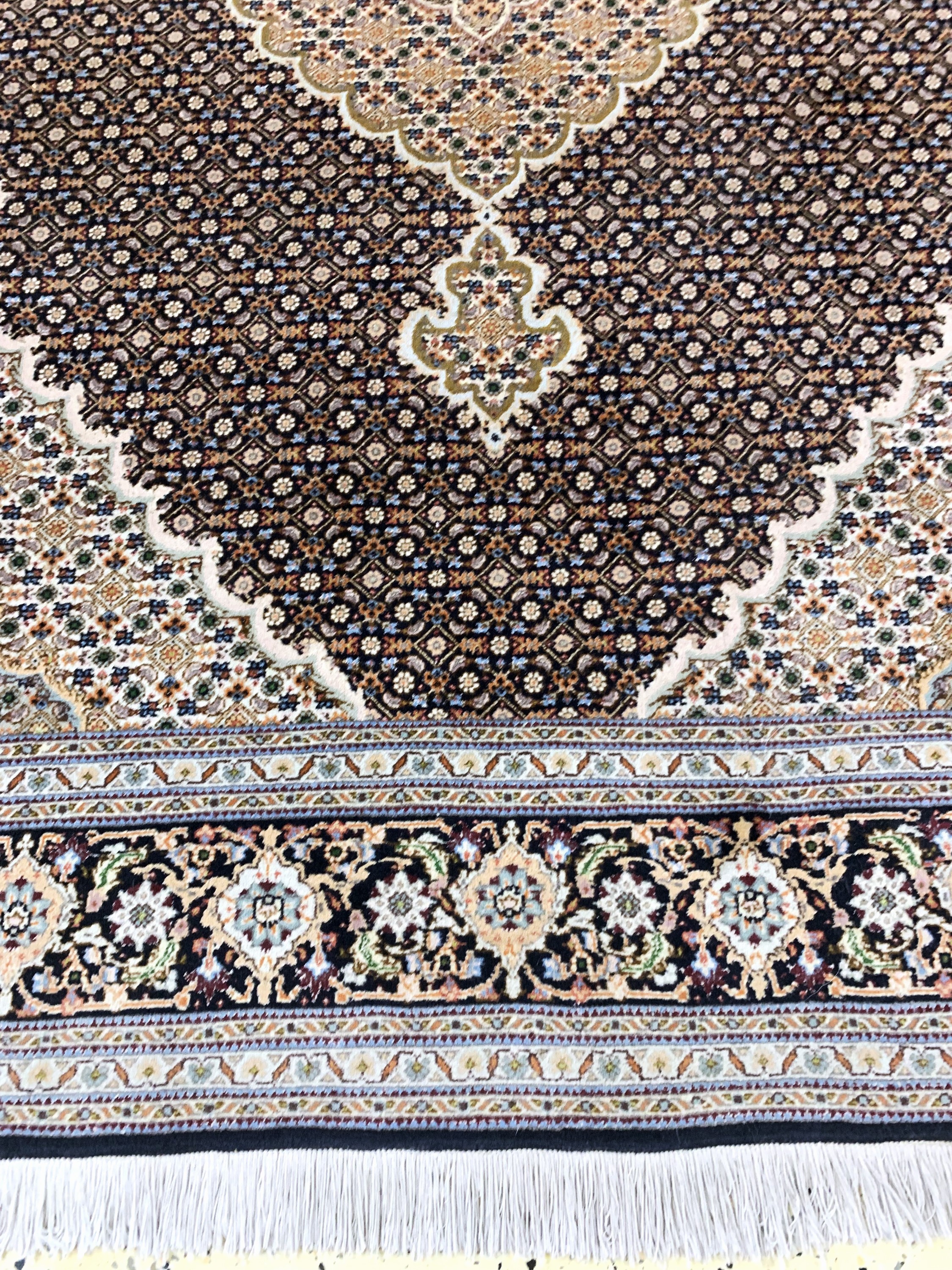 Detail c: Täbriz fein(50 Raj), Persien, Mitte 20.Jhd,Korkwolle mit Seide, ca. 200 x 150 cm, ca. 500.000 Kn/qm, EHZ: 2