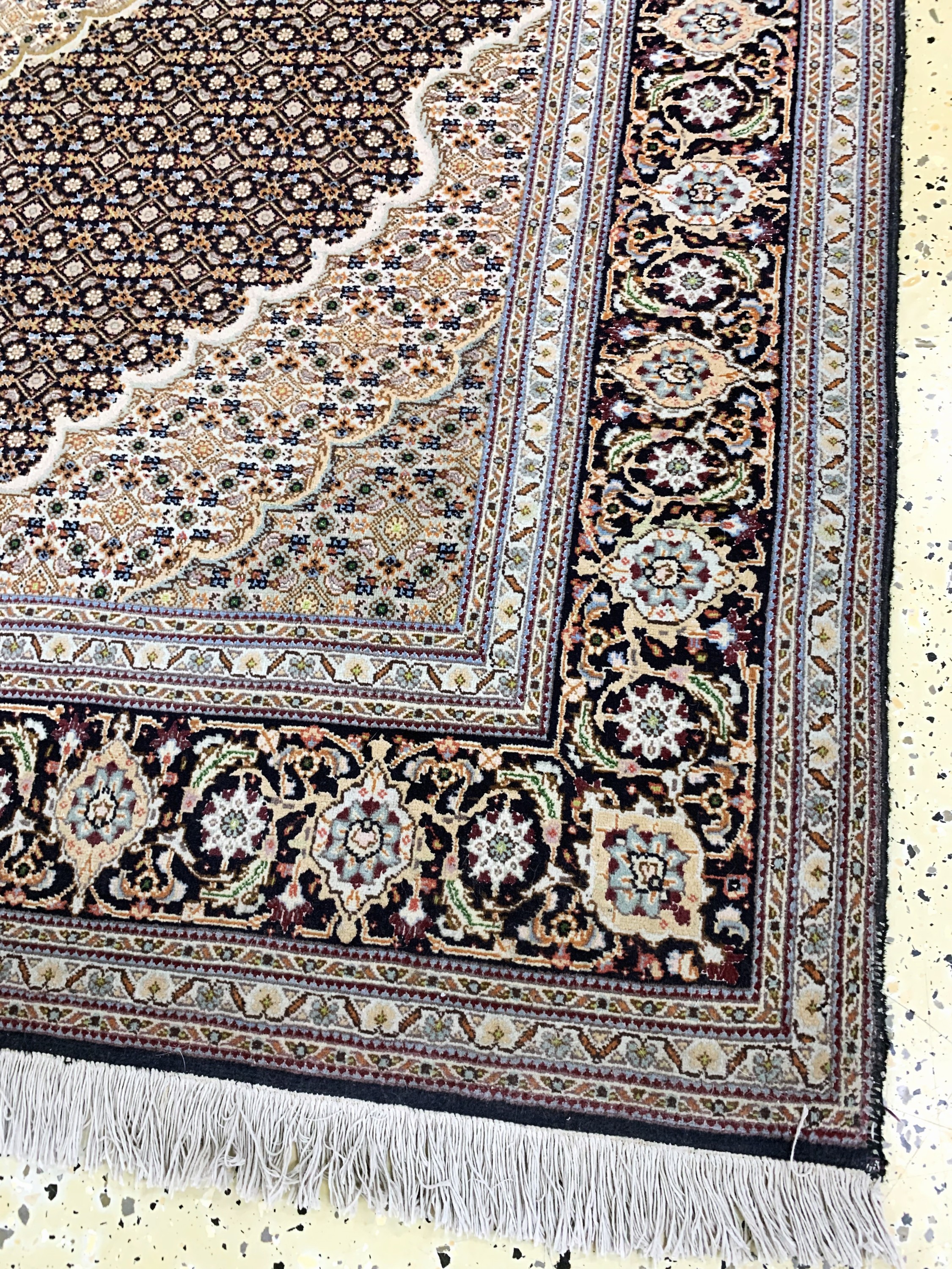 Detail e: Täbriz fein(50 Raj), Persien, Mitte 20.Jhd,Korkwolle mit Seide, ca. 200 x 150 cm, ca. 500.000 Kn/qm, EHZ: 2