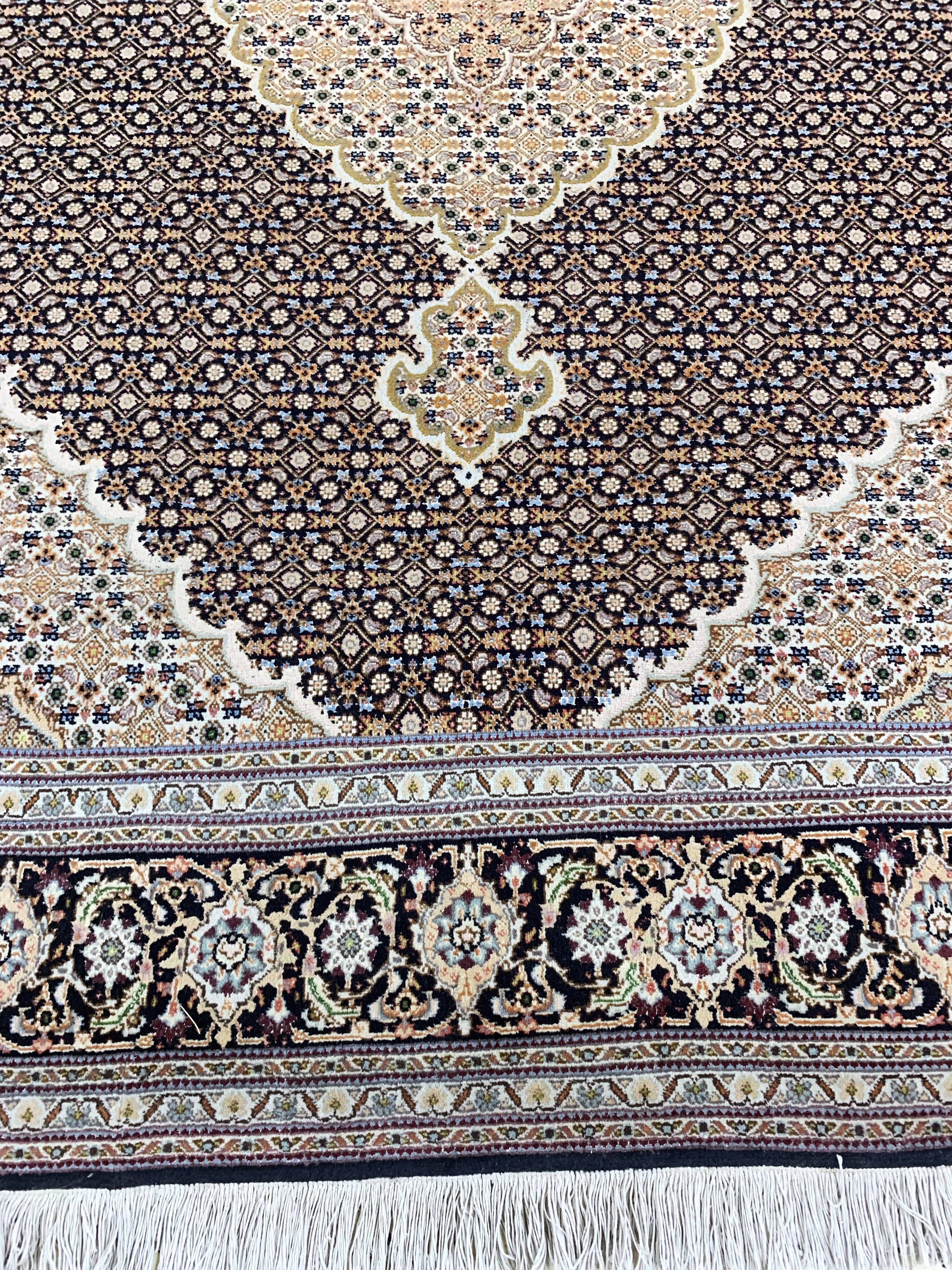 Detail g: Täbriz fein(50 Raj), Persien, Mitte 20.Jhd,Korkwolle mit Seide, ca. 200 x 150 cm, ca. 500.000 Kn/qm, EHZ: 2
