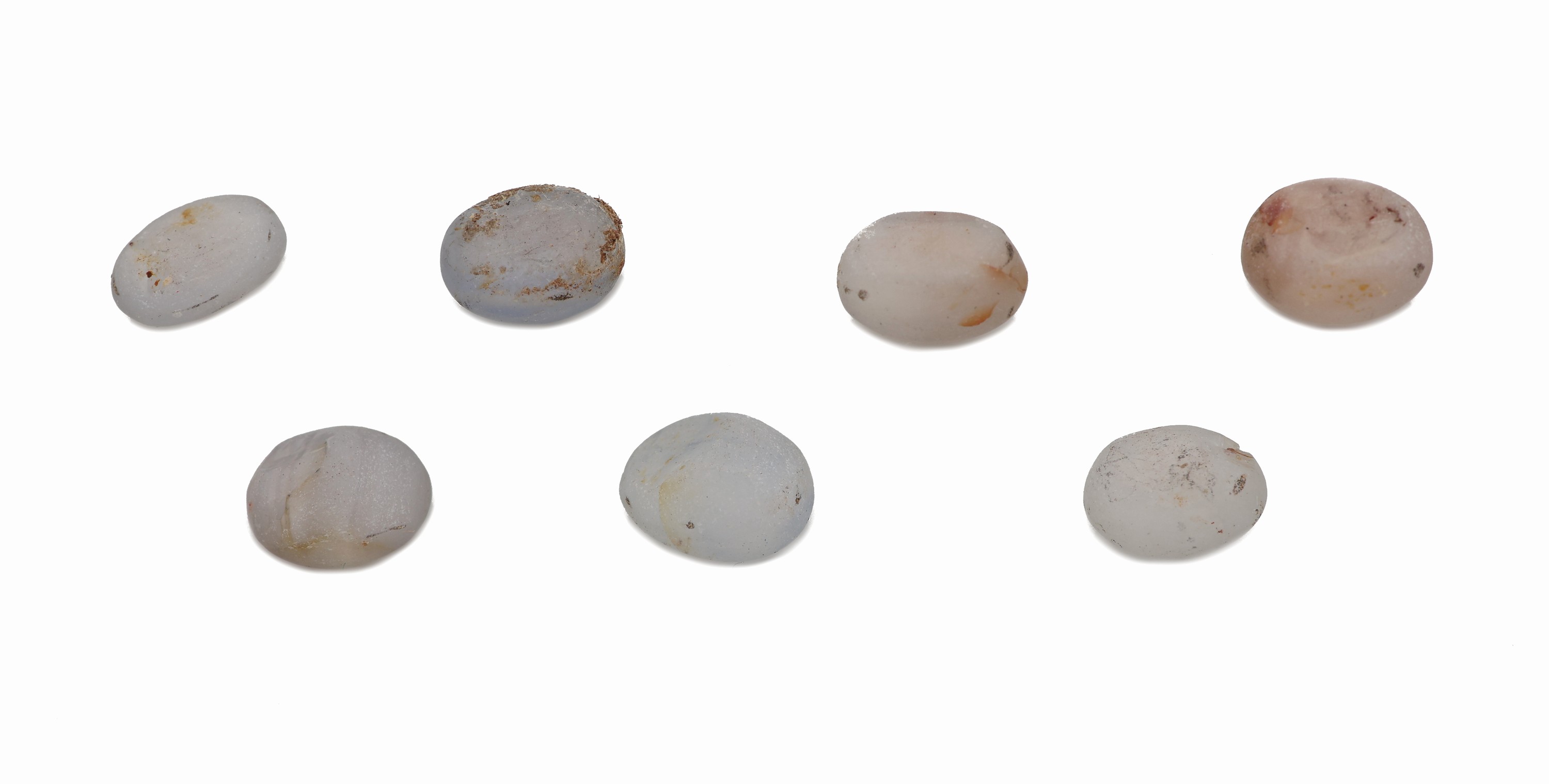 Detail a: Lot 7 lose Sternsaphire, zus. ca. 13.74 ct, ovale Cabochons in versch. Größen und Farbnuancen, Ausfassware