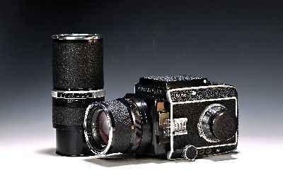 Image 26975442 - Mittelformatkamera Rolleiflex SL66 mit zwei Objektiven, 1970/80er-Jahre, dazu zweite ...