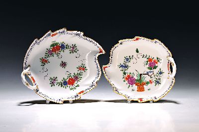 Image 26975449 - 2 Blattschalen, Meissen, 20. Jh., 1. Wahl, Porzellan, bunter Kakiemondekor, ...