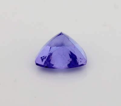 26975490a - Loser Tansanit, ca. 1.97 ct, facett. Triangel Schätzpreis: 580, - EUR