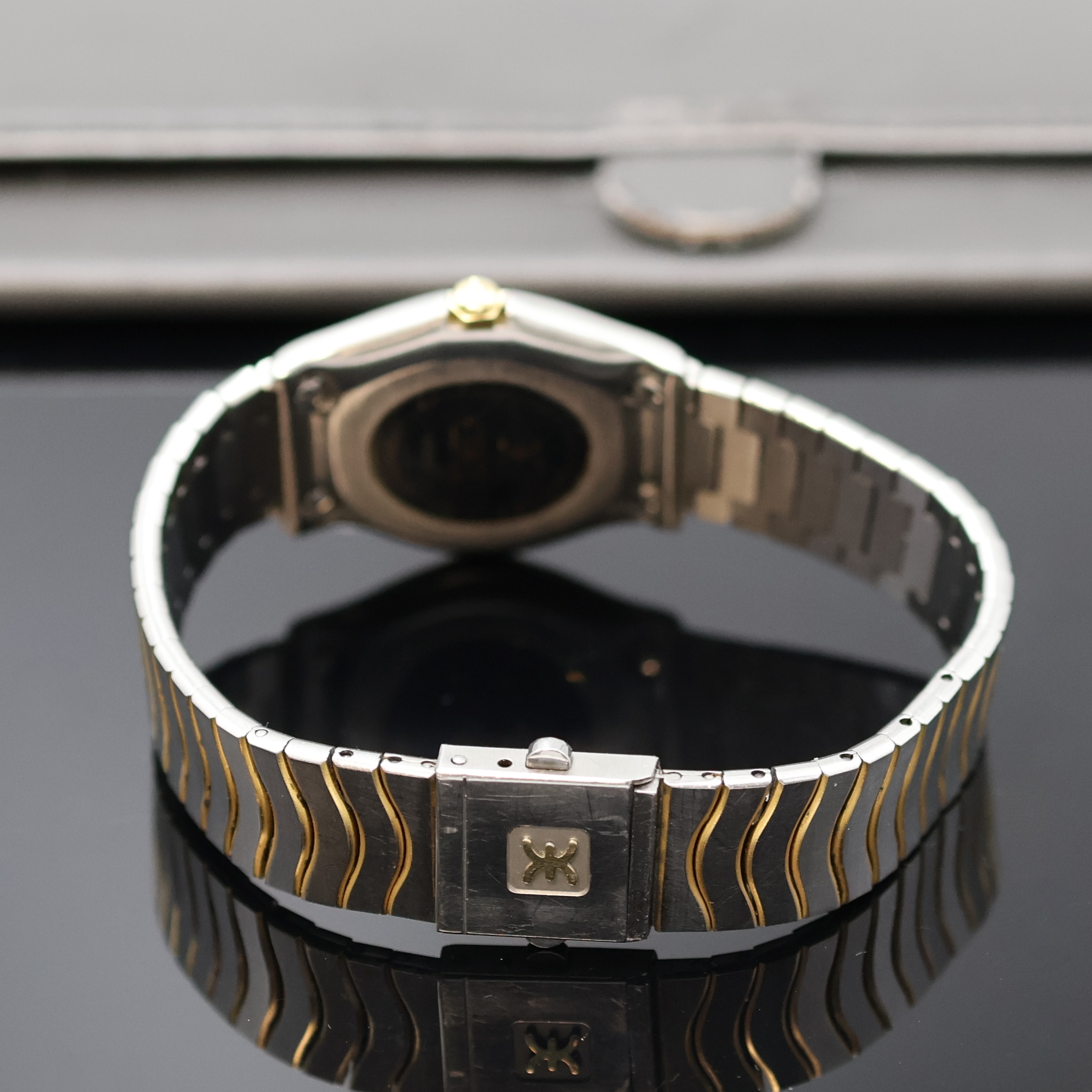 Detail b: EBEL Classic Wave Damenarmbanduhr in Stahl/Gold, Schweiz um 1990, quartz, 2-tlg. Geh., über Lünette 5-fach verschr., orig. Wellenband, weißes ...