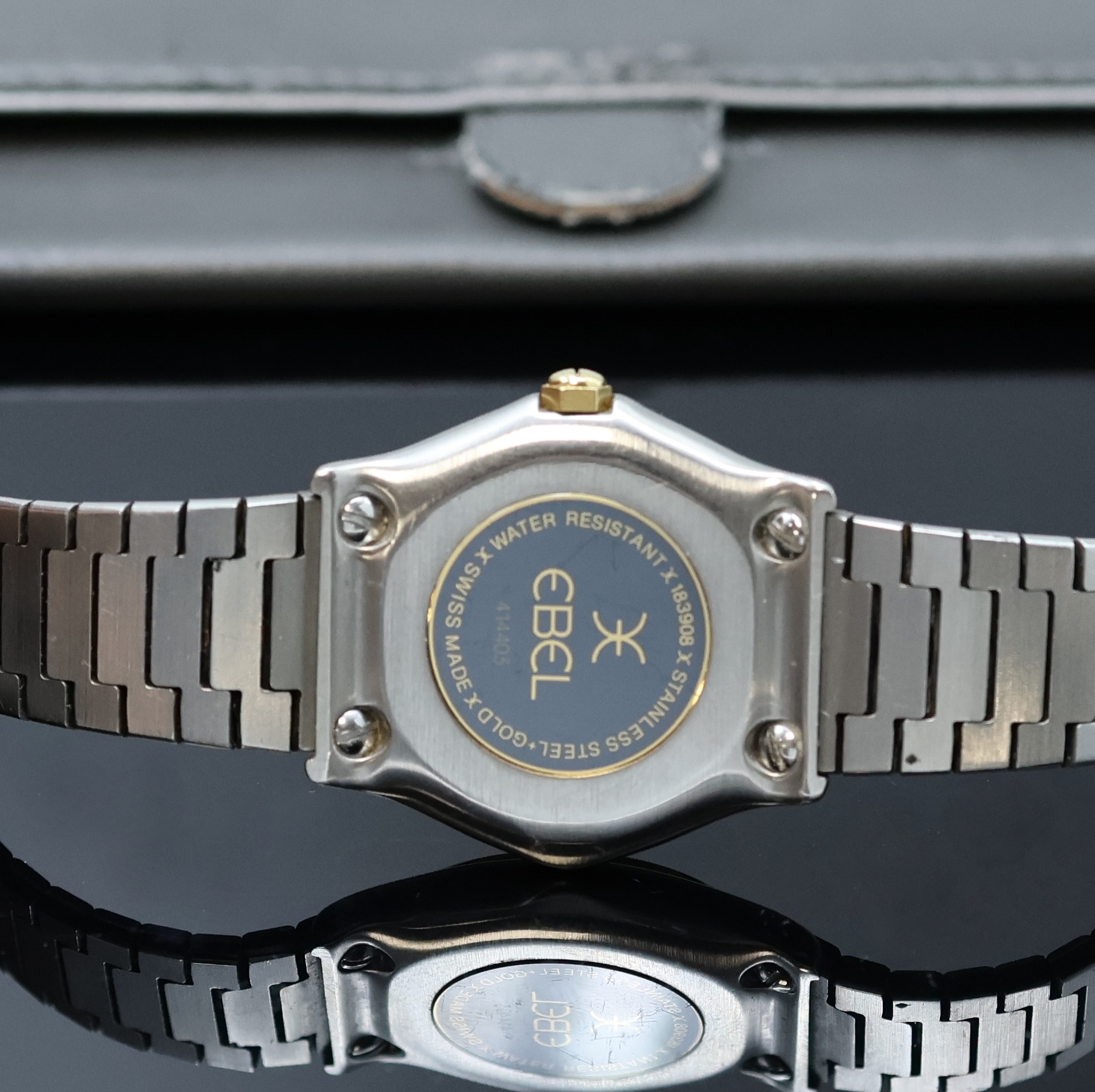 Detail d: EBEL Classic Wave Damenarmbanduhr in Stahl/Gold, Schweiz um 1990, quartz, 2-tlg. Geh., über Lünette 5-fach verschr., orig. Wellenband, weißes ...