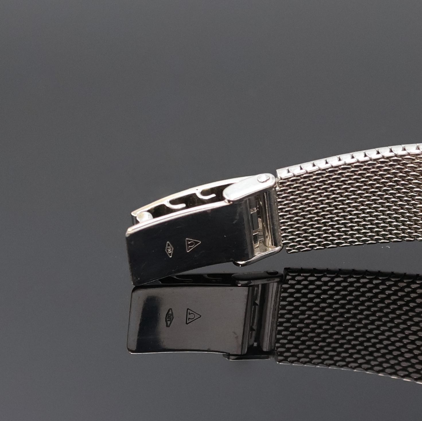 Detail c: OMEGA De Ville Diamantbesetzte Damenarmbanduhr in WG 750/000 Referenz 8296, Schweiz um 1971, Handaufzug, 2-tlg. Geh., Boden aufgedr., orig. ...