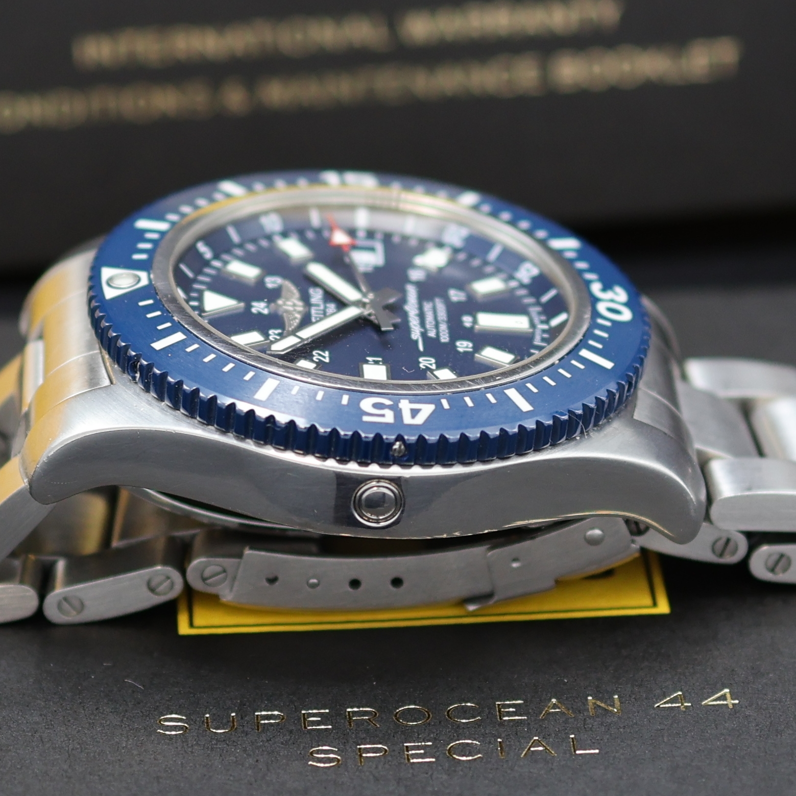 Detail e: BREITLING Superocean Herrenarmbanduhr in Referenz Y17393, Schweiz verk. lt. Pap. 09/2018, Automatik, Edelstahlgeh. inkl. orig. Stahlband m. ...