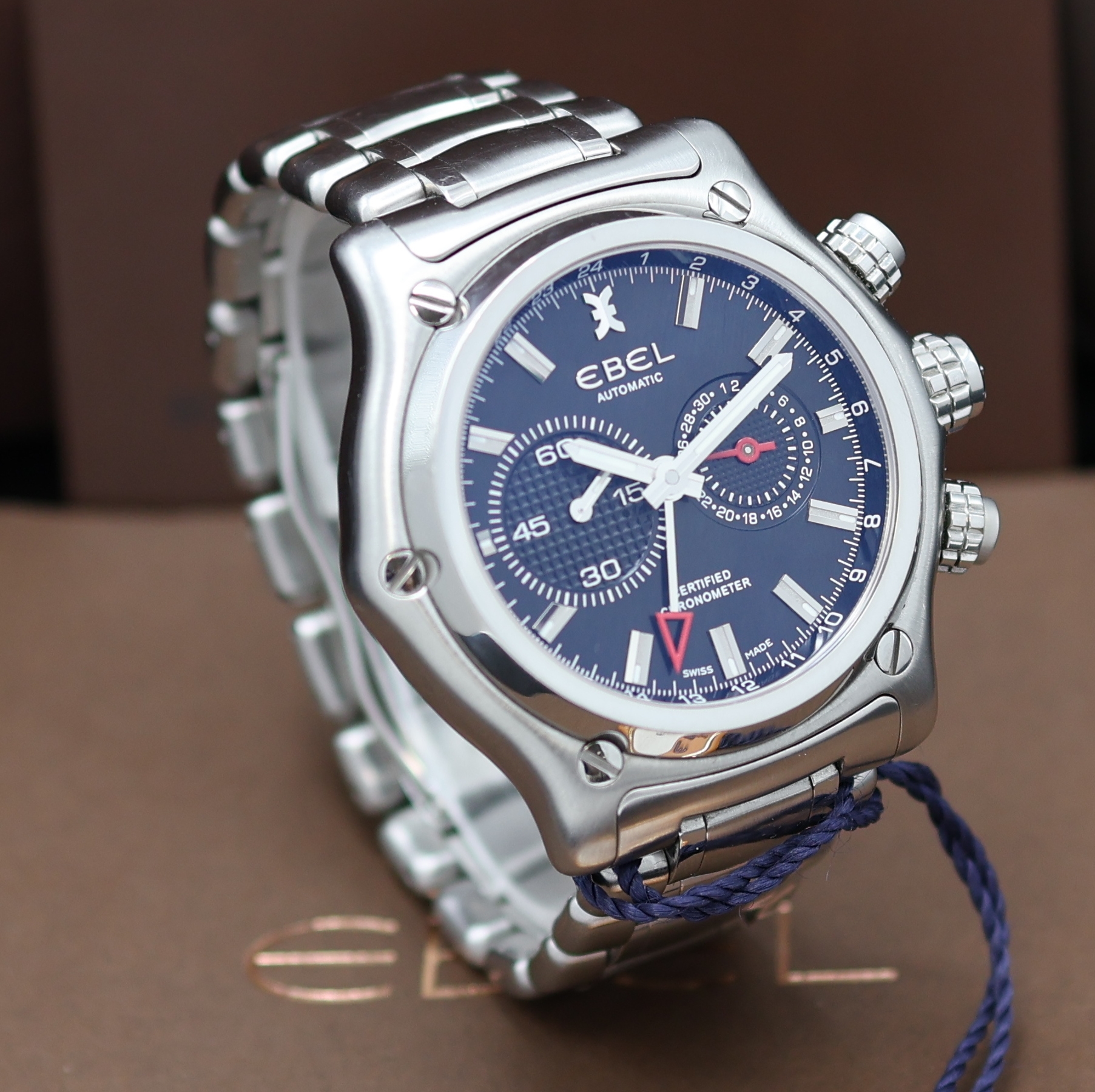 Detail b: EBEL 1911 BTR GMT Armbandchronograph Chronometer Referenz 9240L70, Schweiz verk. lt. Pap. 11/2014, Automatik, Edelstahlgeh. beids. vergl., Boden ...