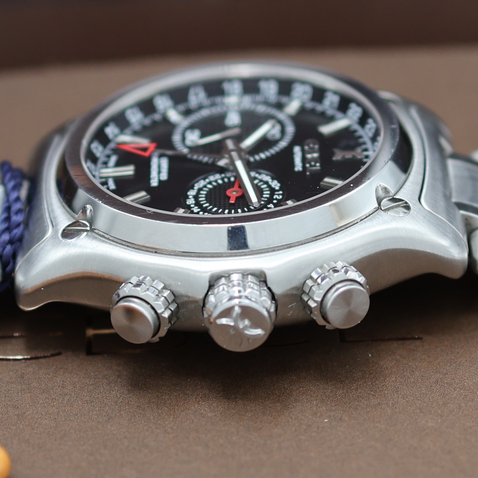 Detail d: EBEL 1911 BTR GMT Armbandchronograph Chronometer Referenz 9240L70, Schweiz verk. lt. Pap. 11/2014, Automatik, Edelstahlgeh. beids. vergl., Boden ...