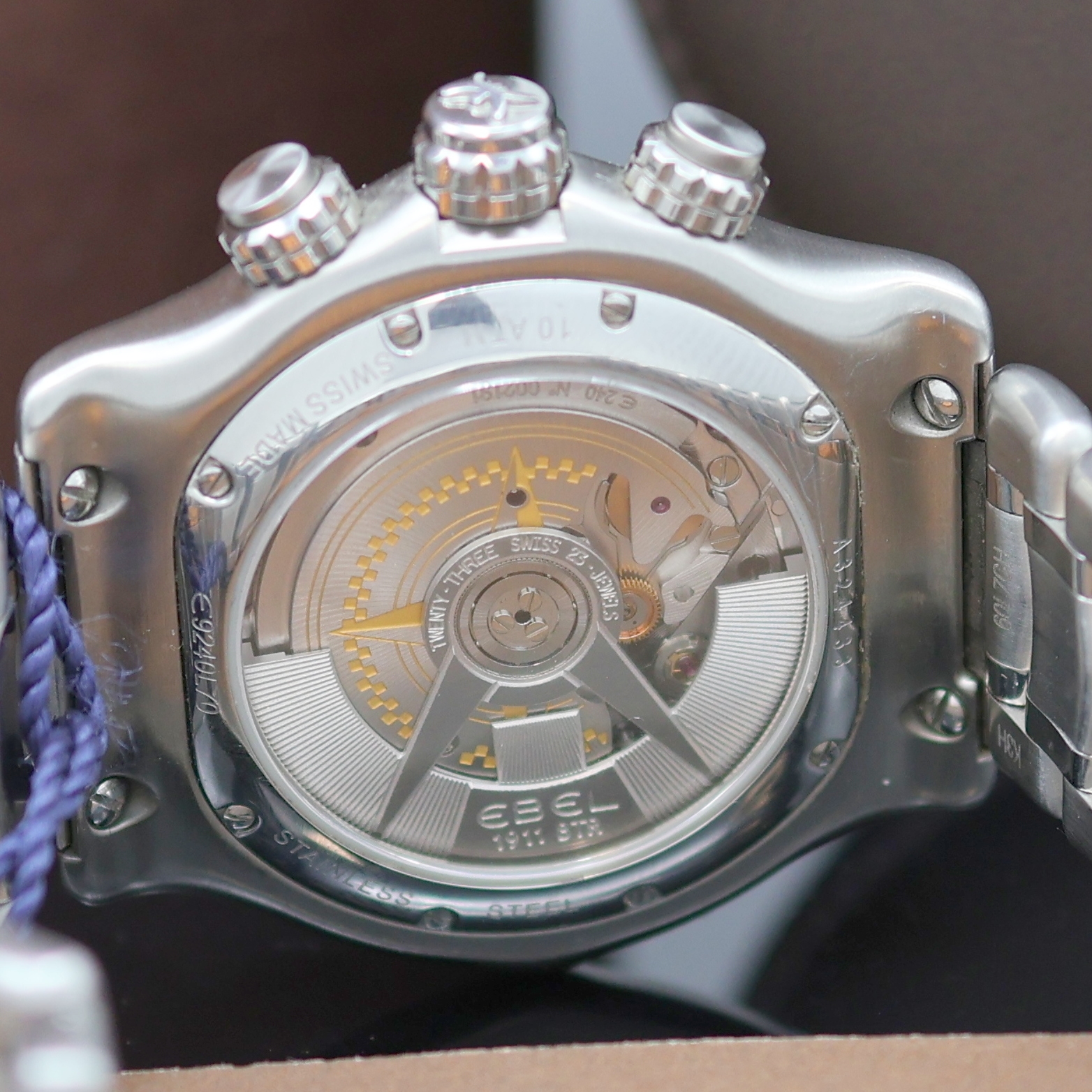 Detail f: EBEL 1911 BTR GMT Armbandchronograph Chronometer Referenz 9240L70, Schweiz verk. lt. Pap. 11/2014, Automatik, Edelstahlgeh. beids. vergl., Boden ...