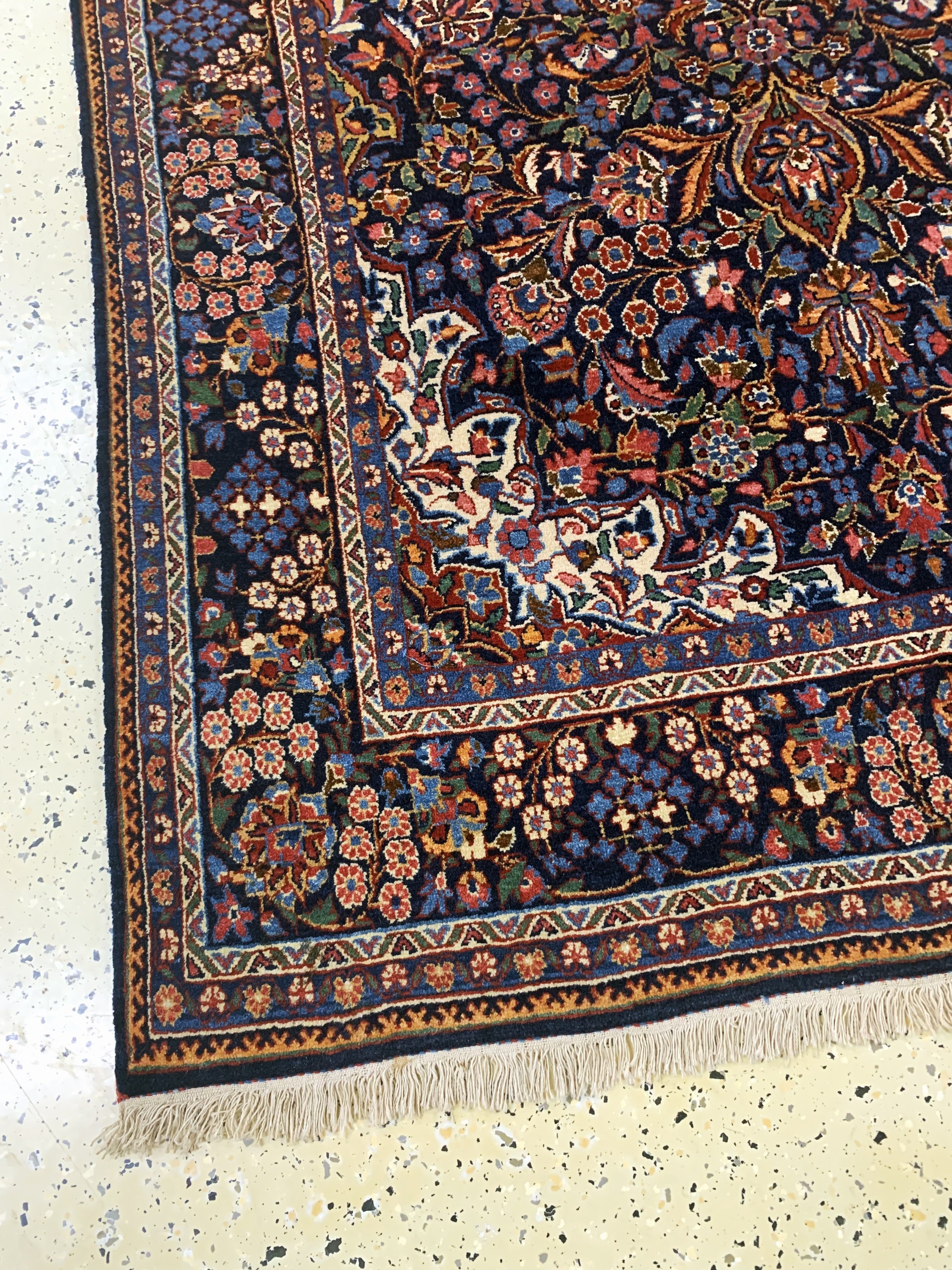 Detail b: Keschan Kork alt, Persien, Anfang 20.Jhd, Korkwolle auf Baumwolle, ca. 208 x 135 cm, EHZ: 2, (kleine Florfehlstelle)