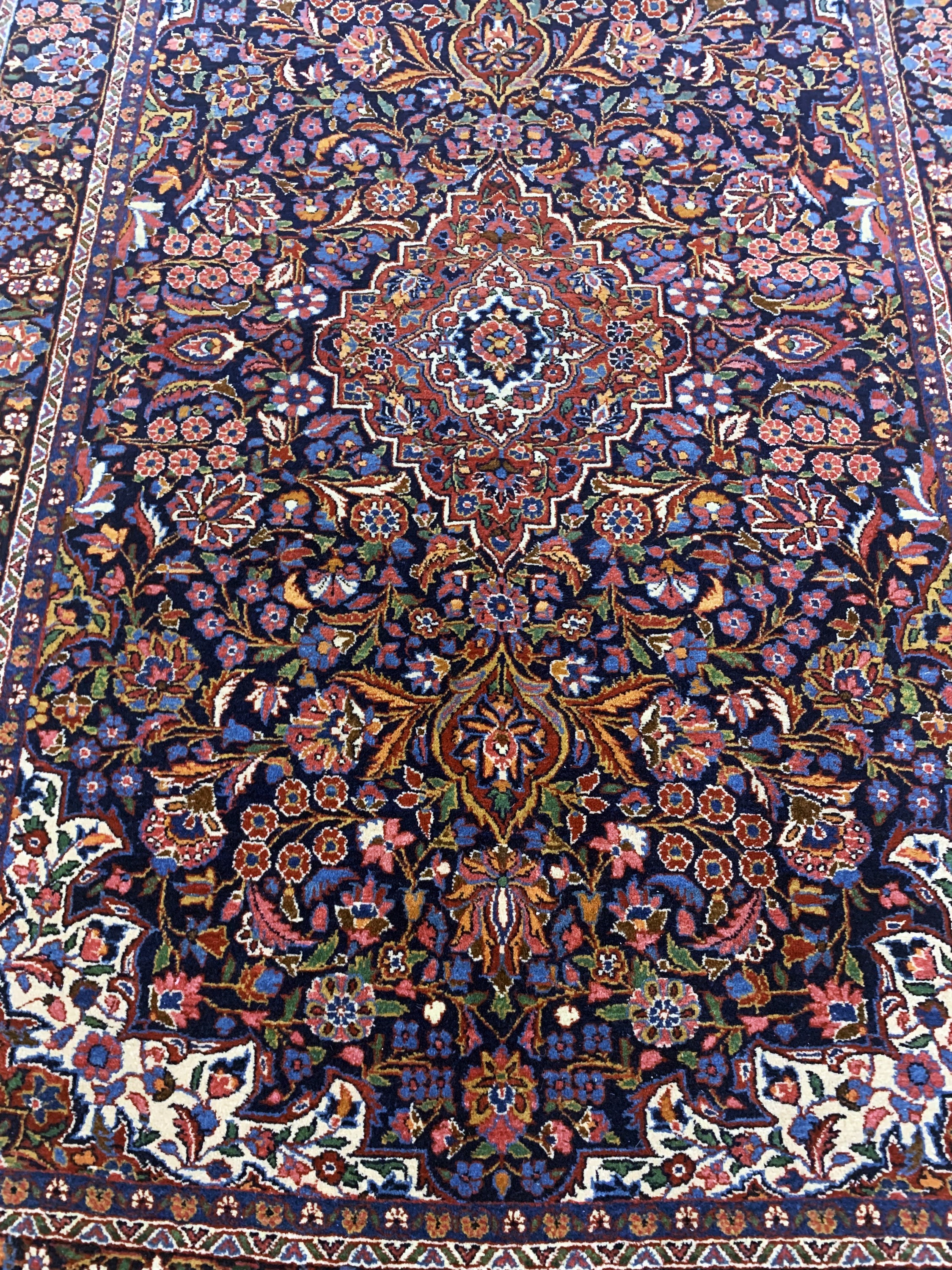 Detail f: Keschan Kork alt, Persien, Anfang 20.Jhd, Korkwolle auf Baumwolle, ca. 208 x 135 cm, EHZ: 2, (kleine Florfehlstelle)