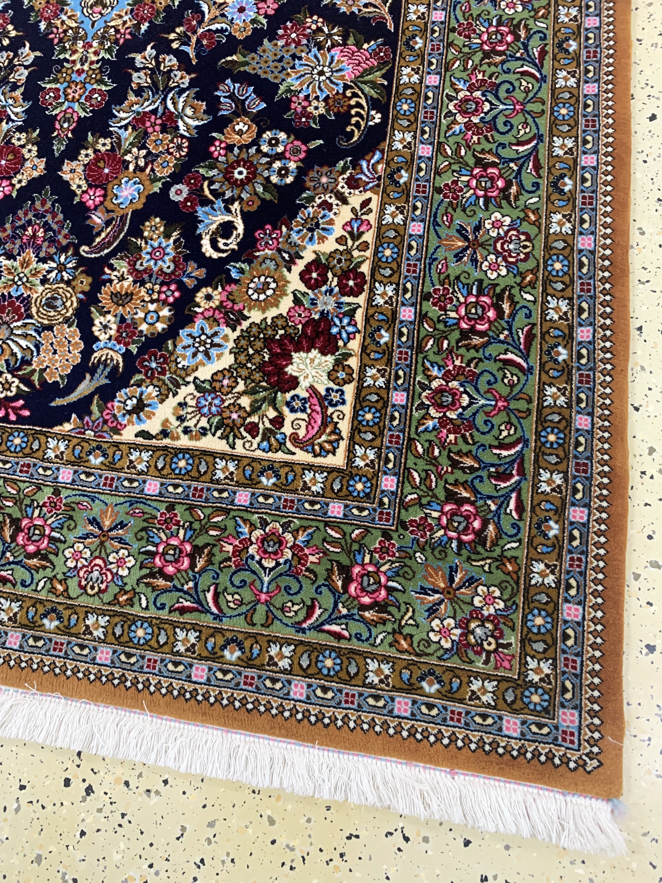 Detail a: Ghom Kork, Persien, Ende 20.Jhd, Korkwolle auf Baumwolle, ca. 230 x 145 cm, gereinigt, EHZ: 1-2, (Mottenfraß am Rand)