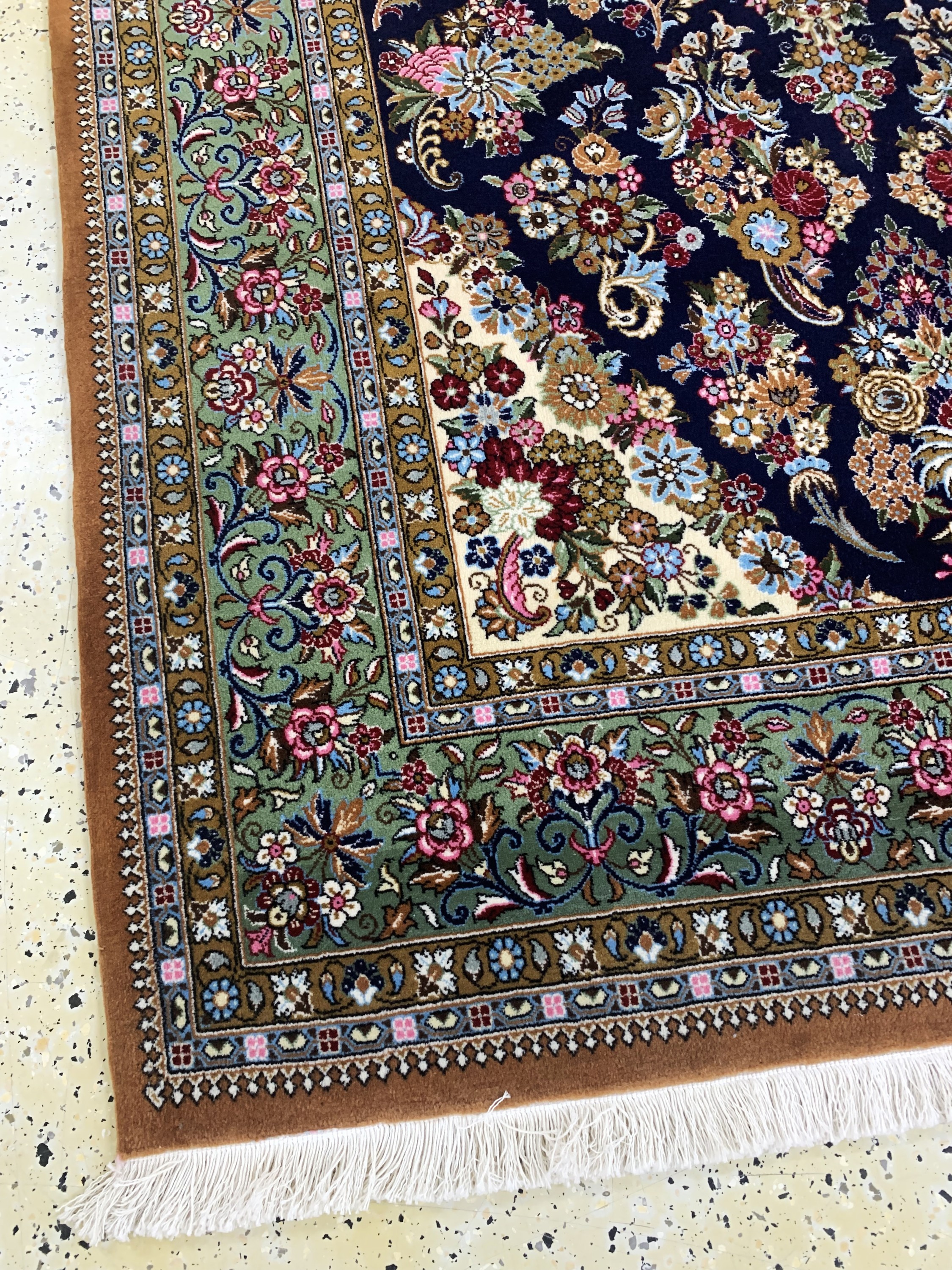 Detail e: Ghom Kork, Persien, Ende 20.Jhd, Korkwolle auf Baumwolle, ca. 230 x 145 cm, gereinigt, EHZ: 1-2, (Mottenfraß am Rand)