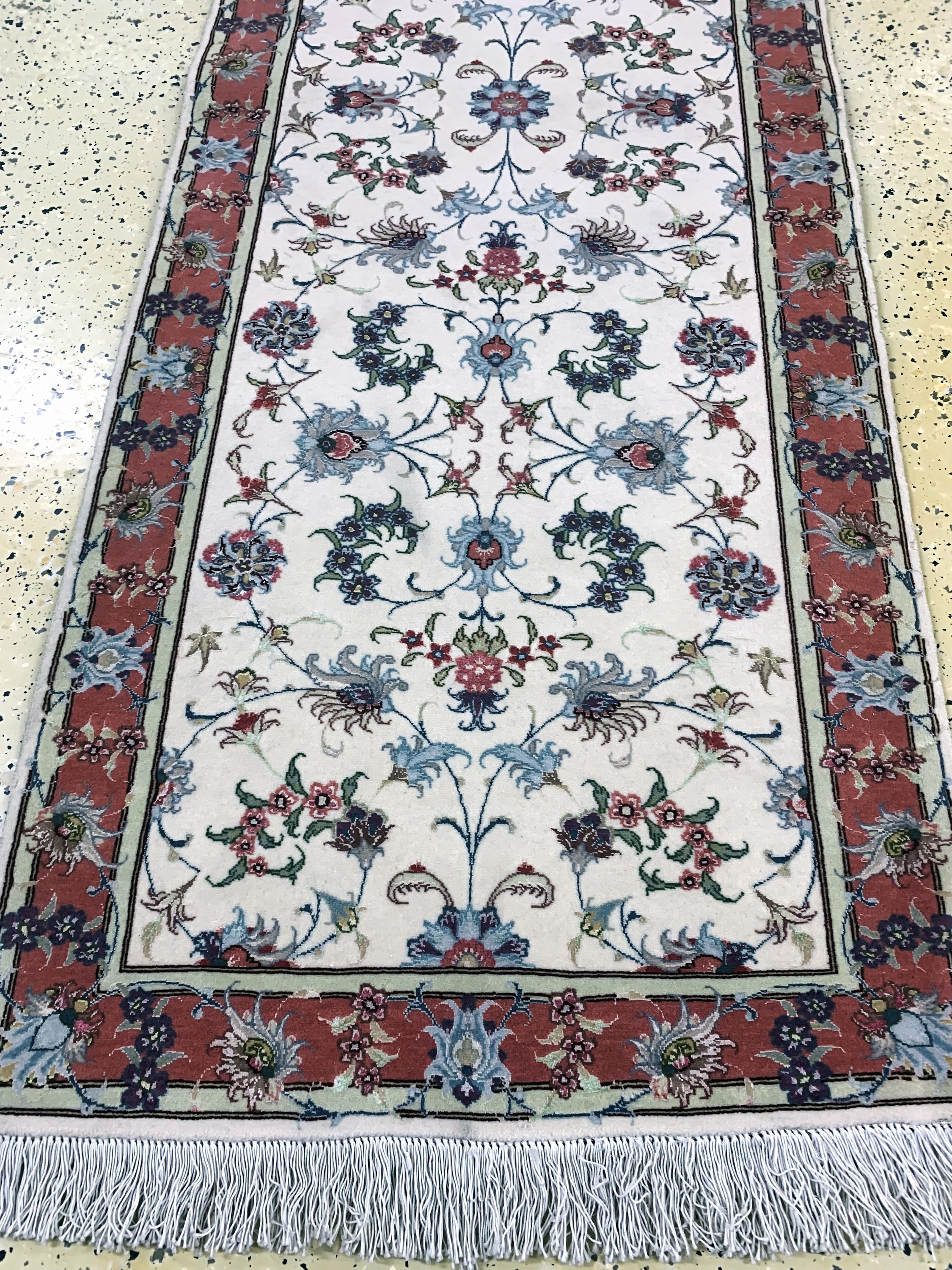 Detail e: Täbriz fein(50 Raj), Persien, Ende 20.Jhd, Korkwolle mit Seide, ca. 312 x 74 cm, ca. 500.000 Kn/qm, nahezu neuwertig