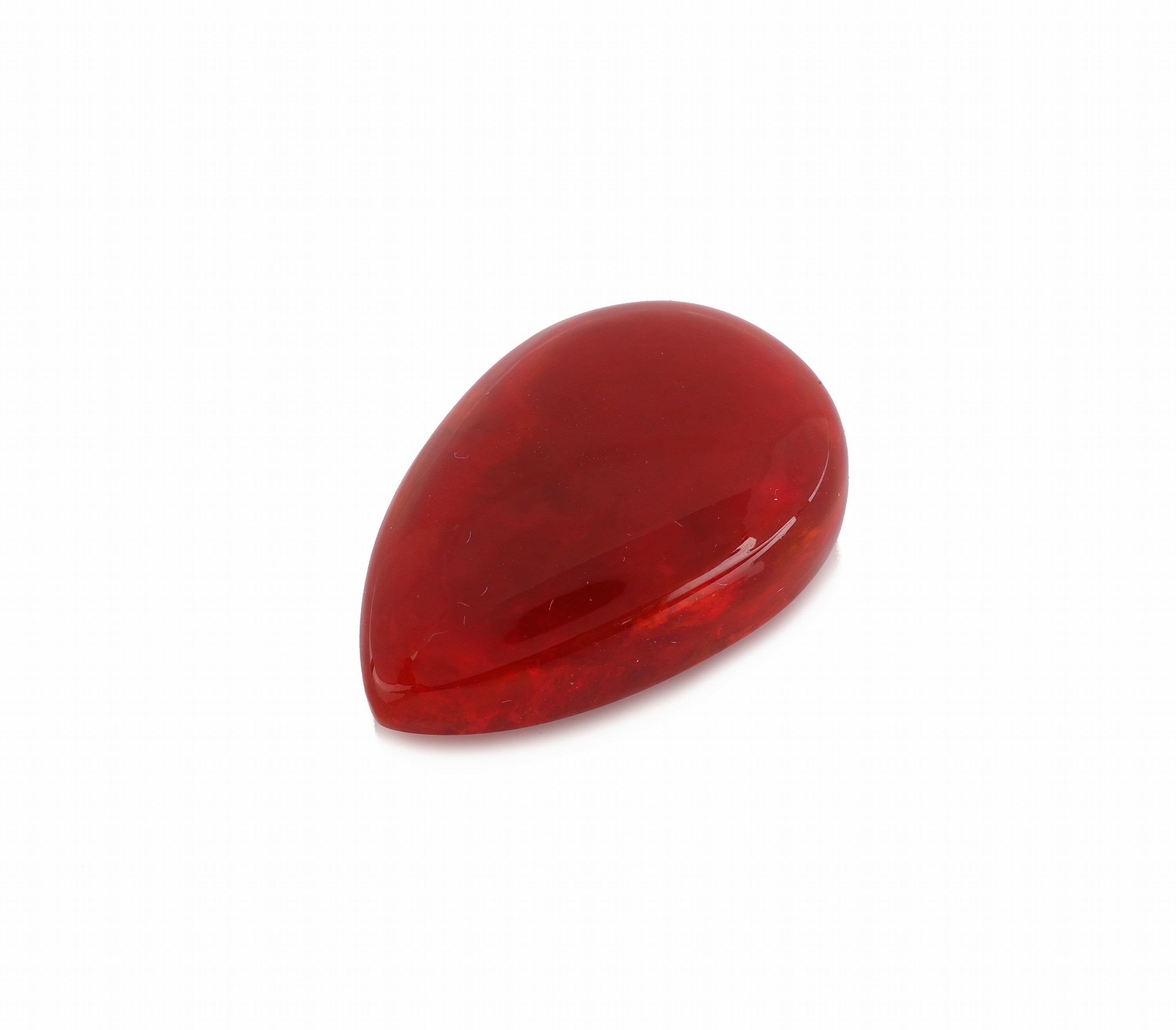 Detail b: Loser roter Opal, ca. 22.67 ct, tropfenf. Cabochon, ca. 25.95 x 18.15 x 9.59 mm