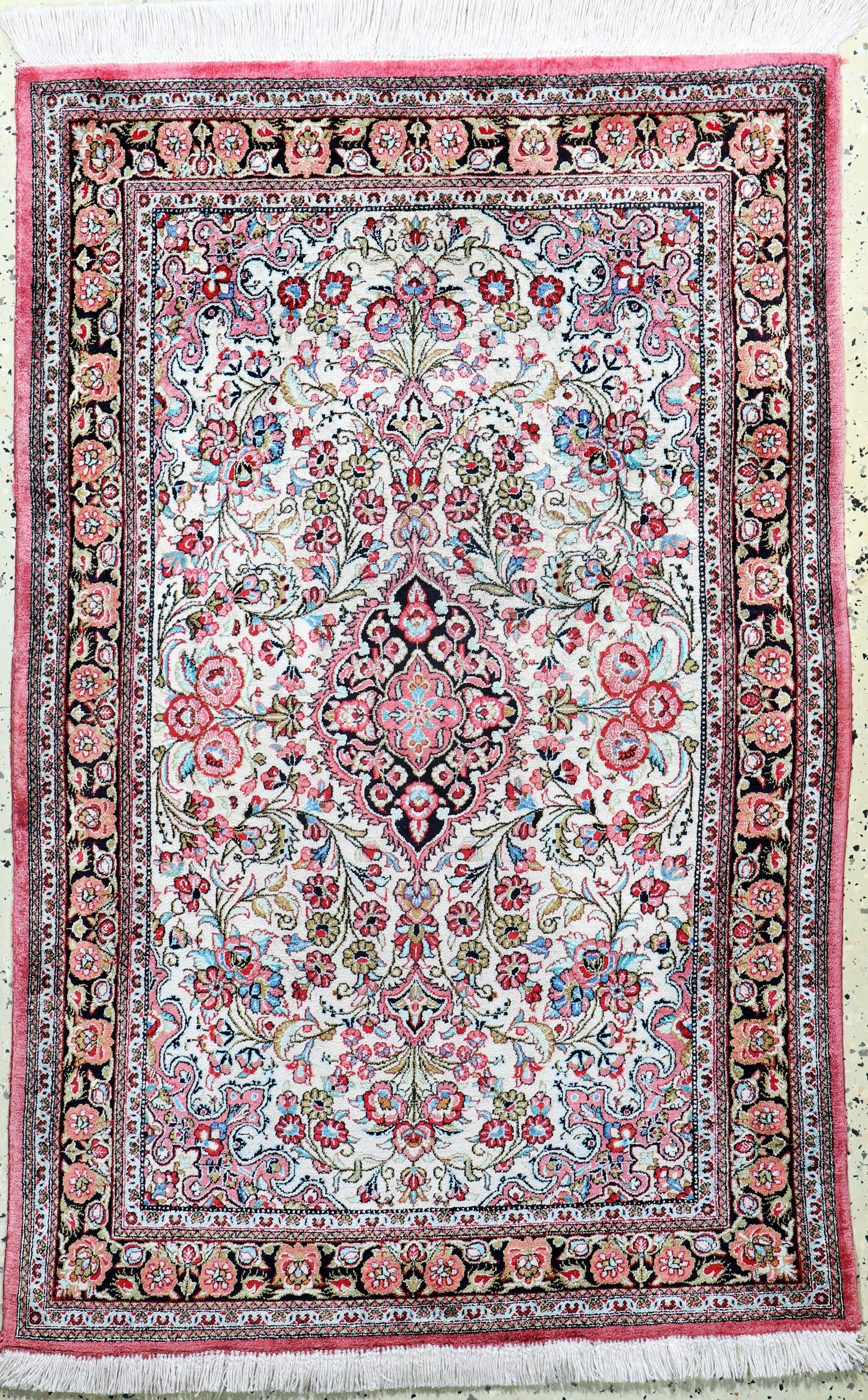 Ghom Seide, Persien, Mitte 20.Jhd, reine Naturseide, ca. 123 x 82 cm, EHZ: 1-2